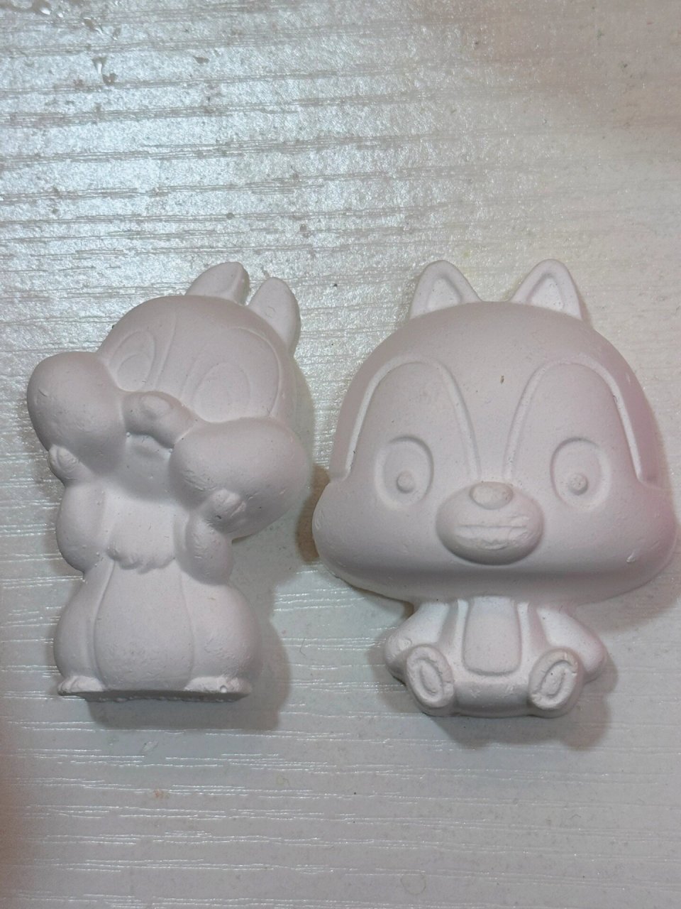 石膏娃娃-小松鼠 第一次涂这个,花了一个多小时,尽力了,不用猜都知道