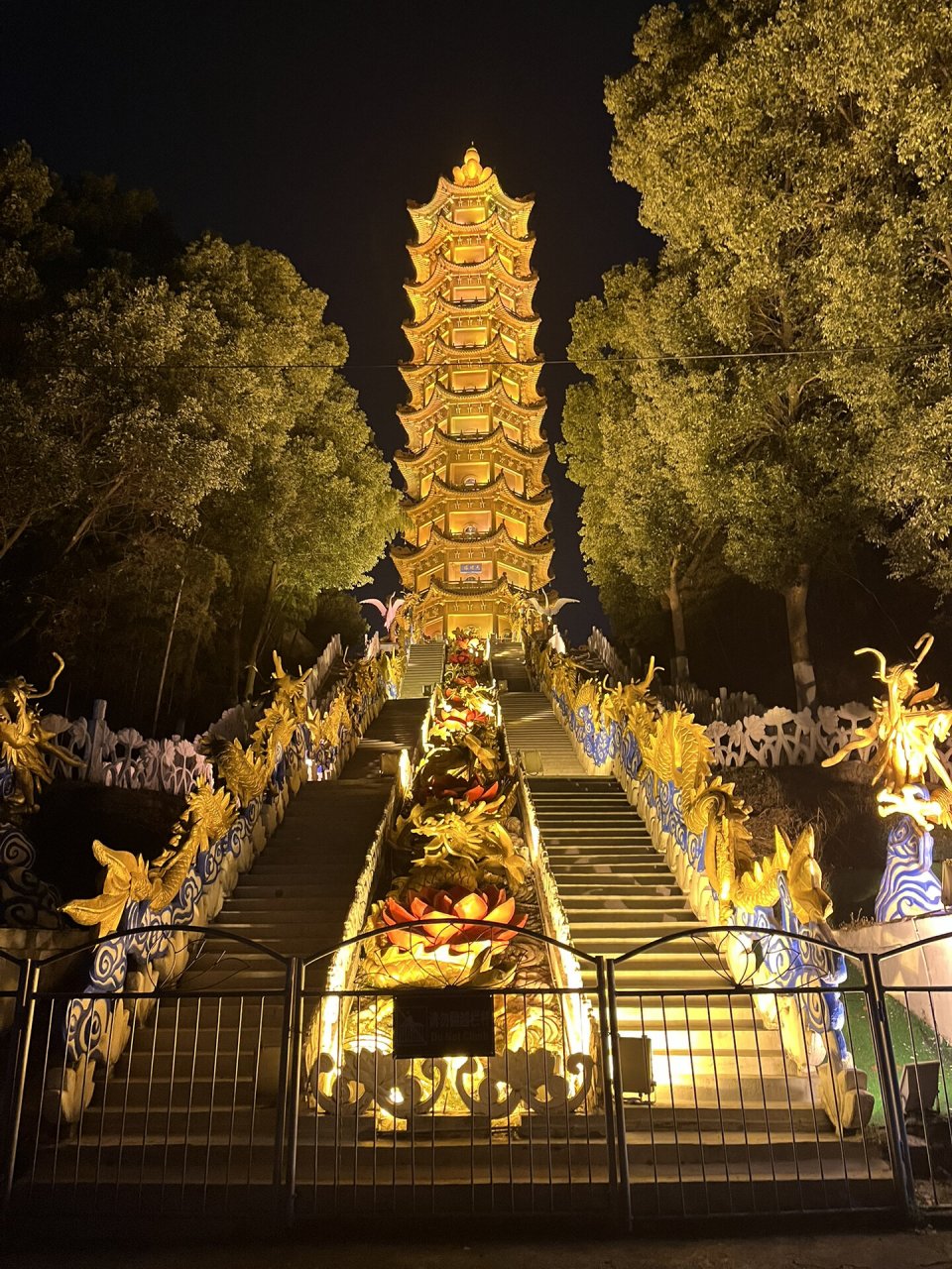 莲花山 湖北省鄂州市莲花山景区 11566祈福堂 21566元明塔