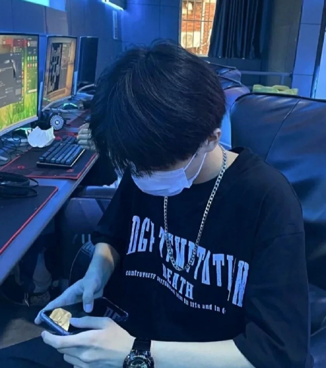 口罩男头 女生的出过了,这回出口罩男生头像