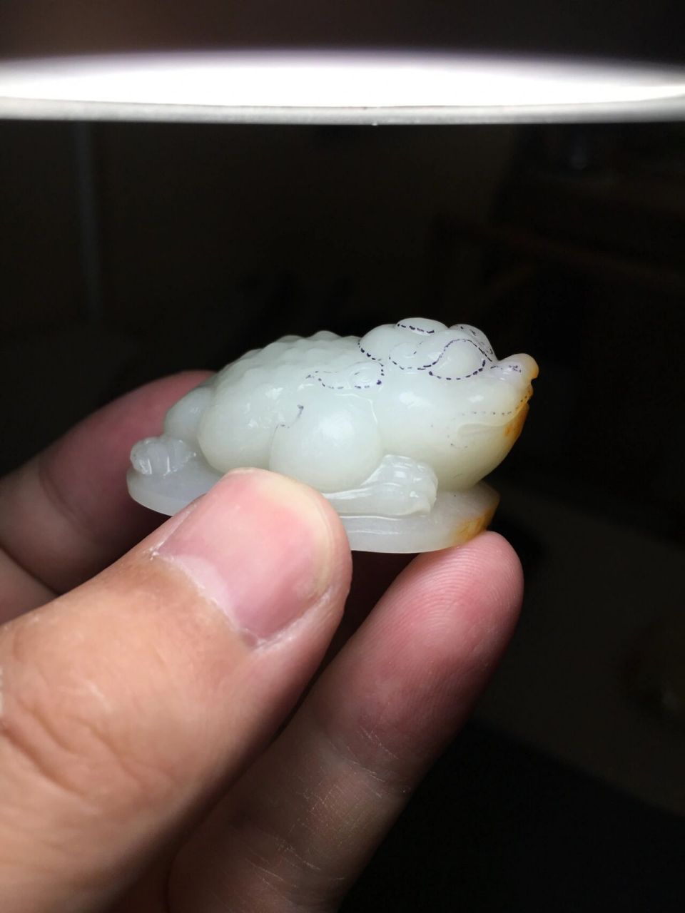 和田玉·招财金蟾 招财金蟾,三腿的蛤蟆被称为蟾,是中国信仰中的灵物.