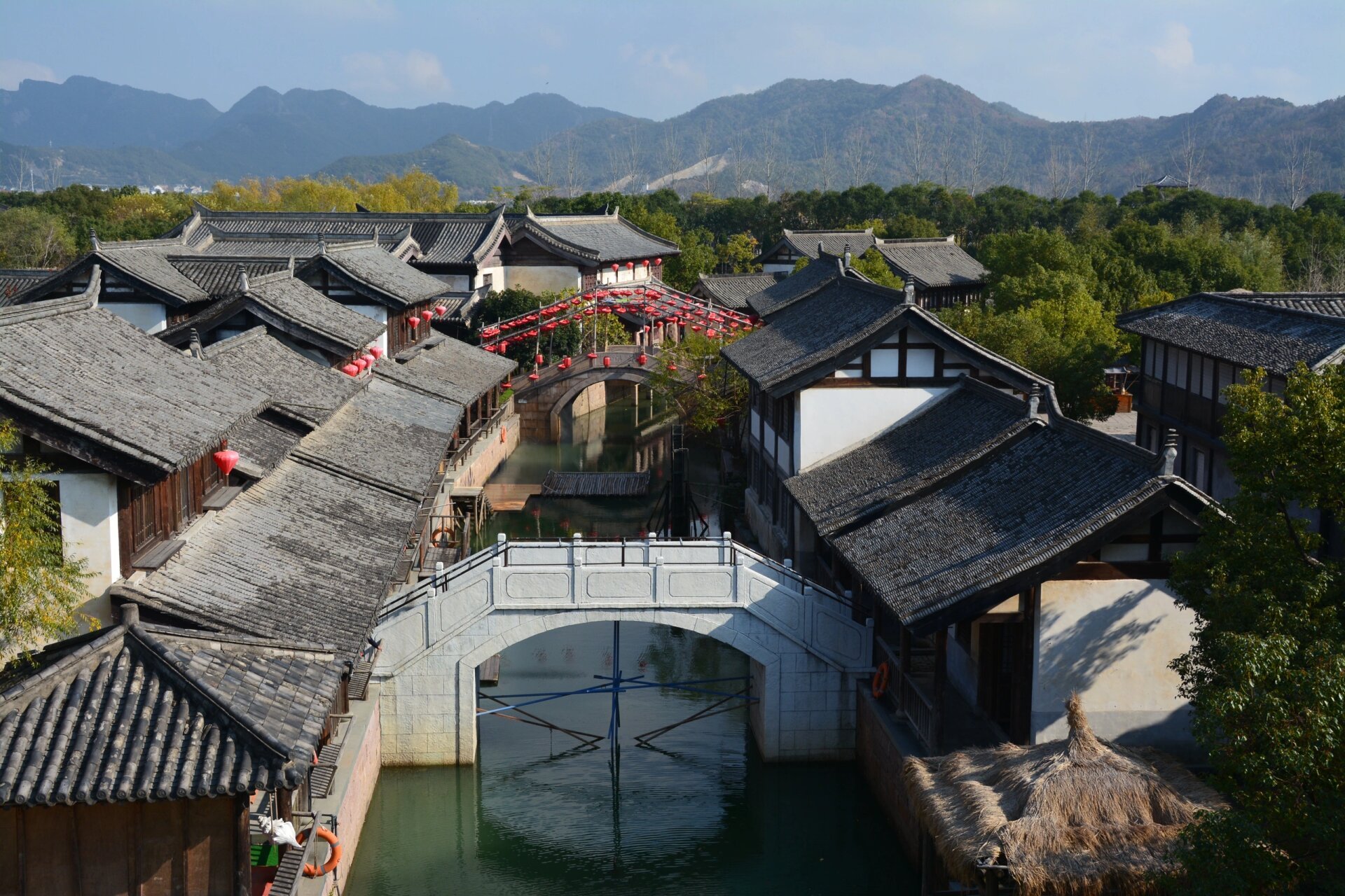 宁波(象山影视城)游记 景区简介:象山影视城位于象山县新桥镇宁波影视
