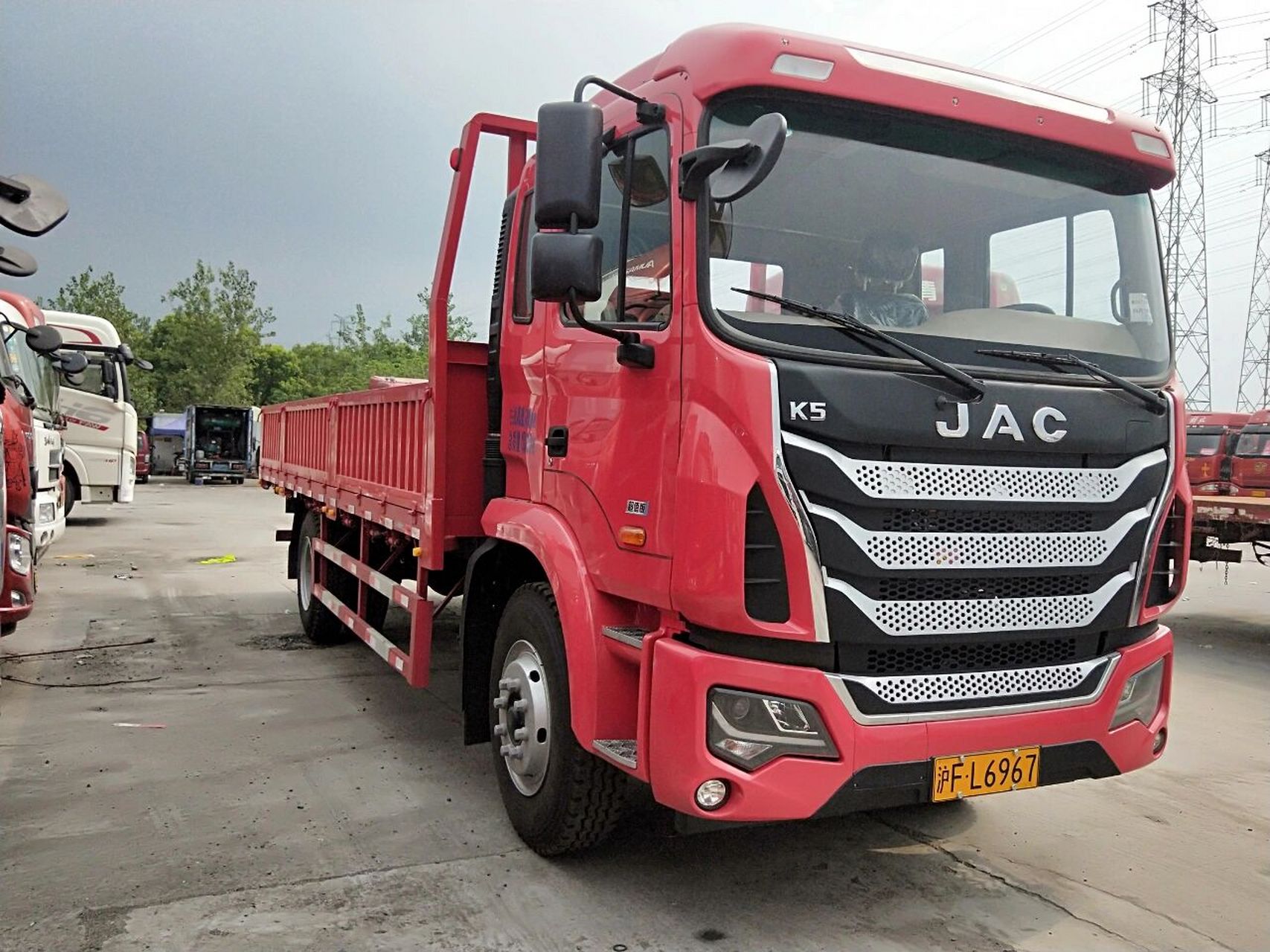 8米栏板玉柴220马力 国五 首付4万 江淮k5栏板6.