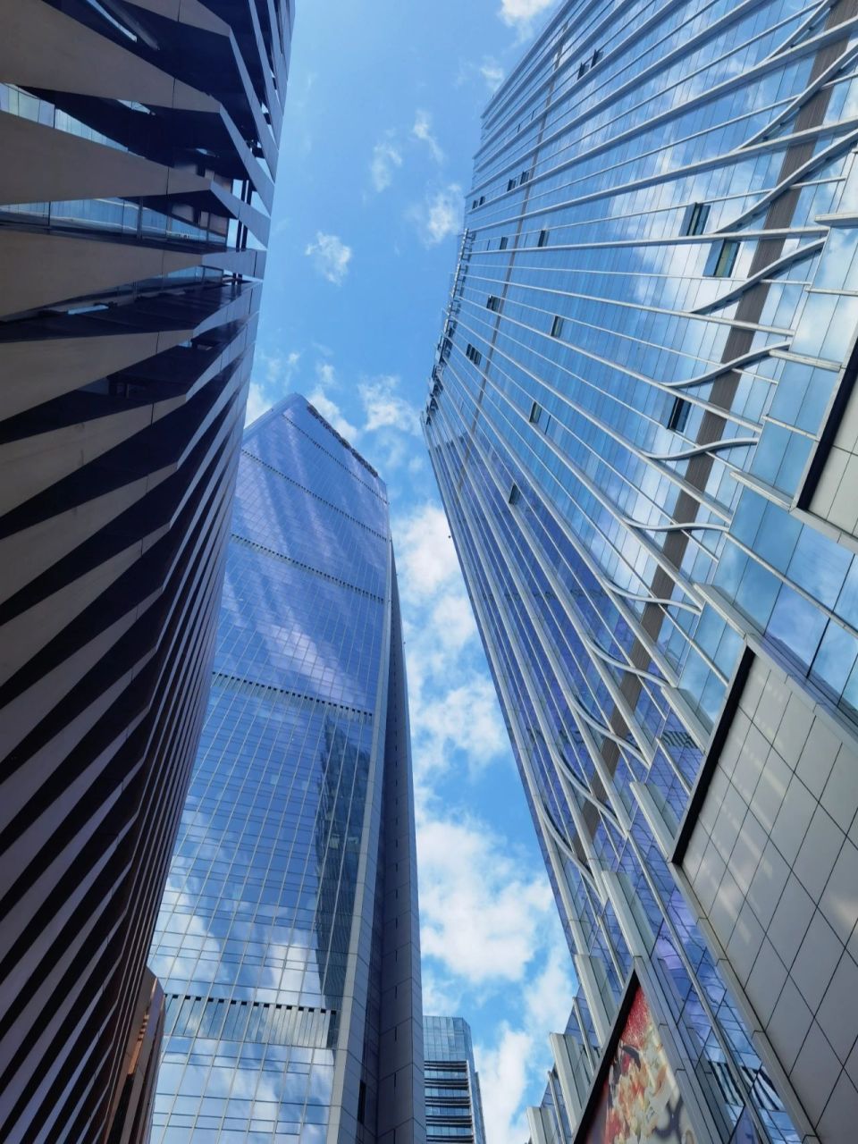 顺丰总部大厦 位于深圳前海的顺丰总部大厦