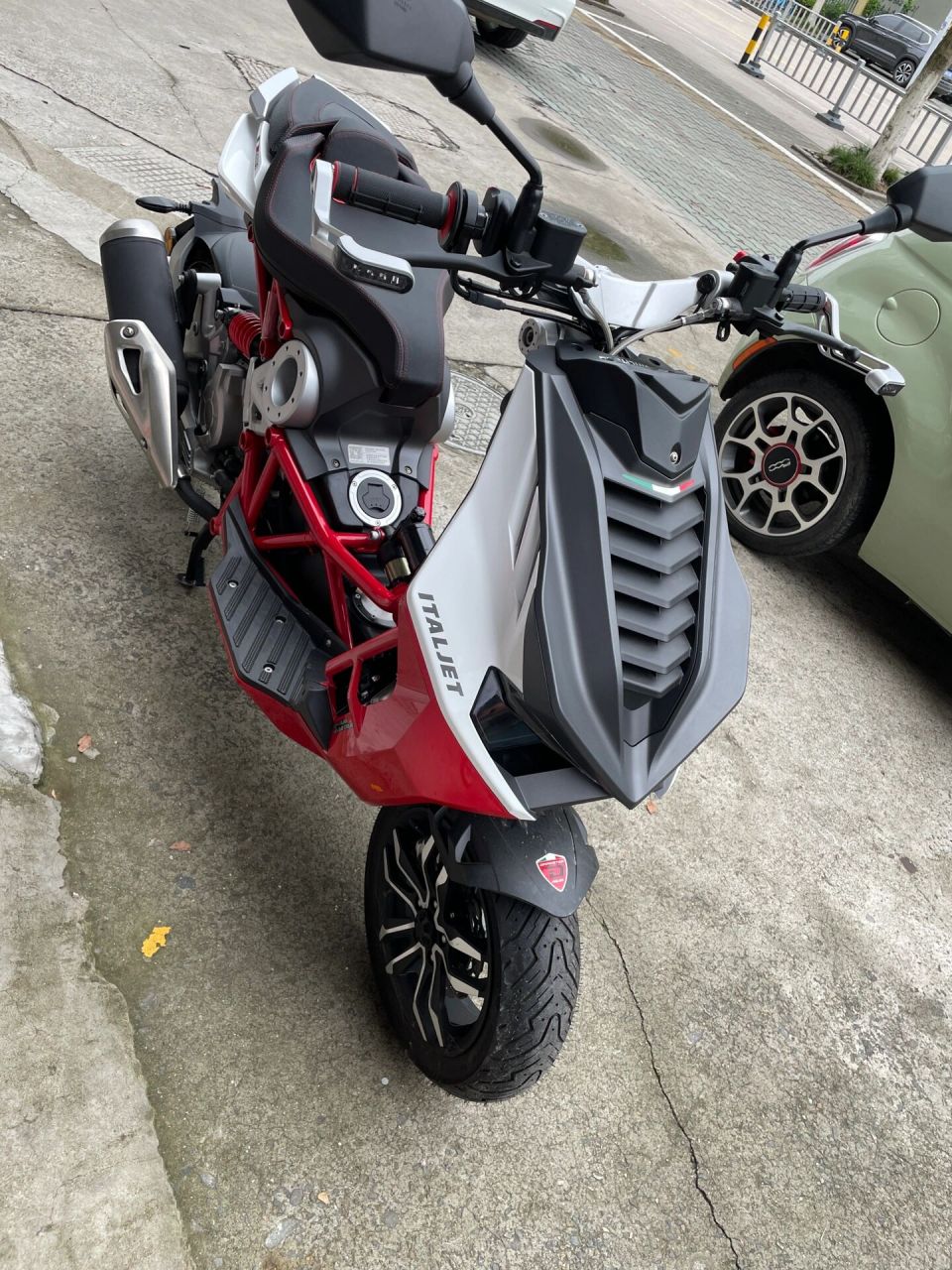 意大利情节,趁现在五七折入手一辆意塔杰特 意塔杰特 dragster200踏板