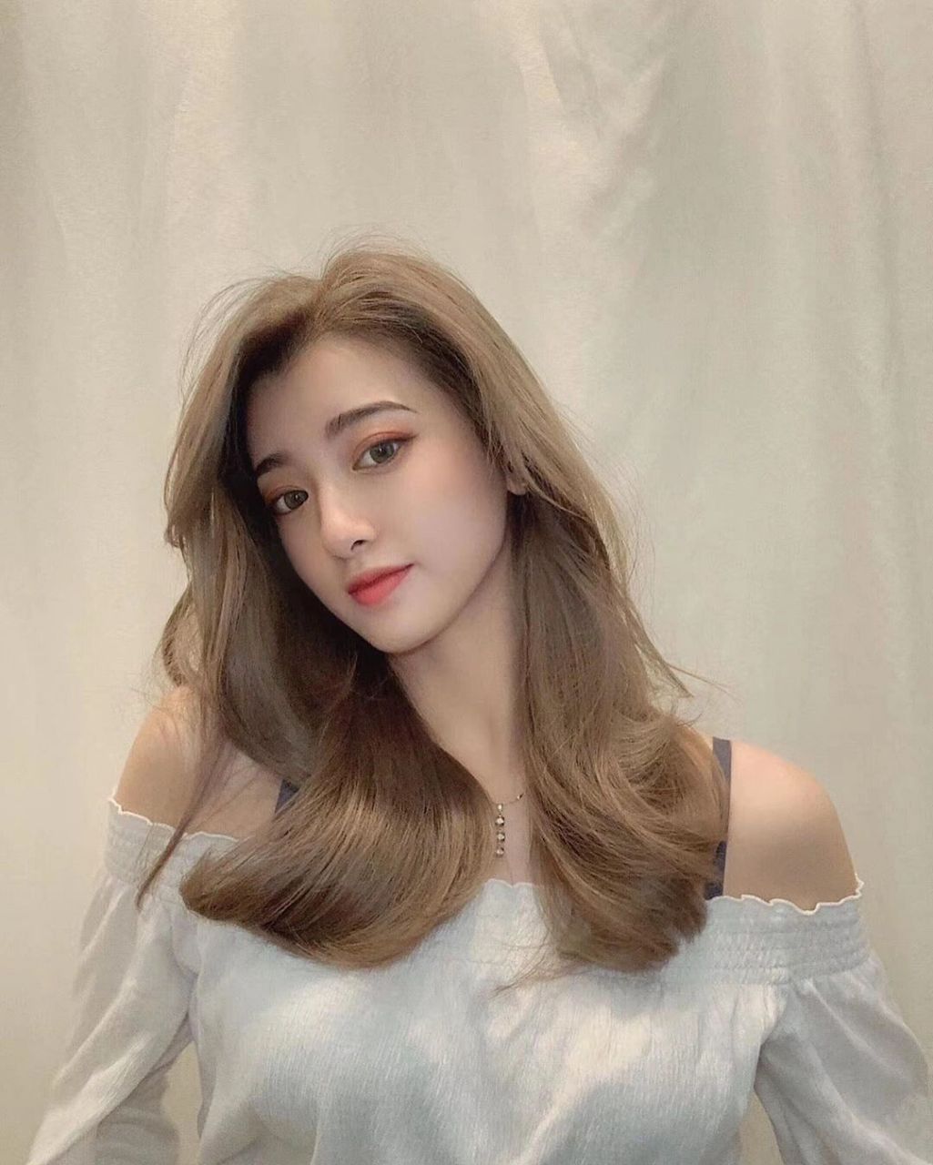 今日推荐:亚麻黄色 暖色系首选&亚麻黄色最能让肤色显白嫩的染发颜色