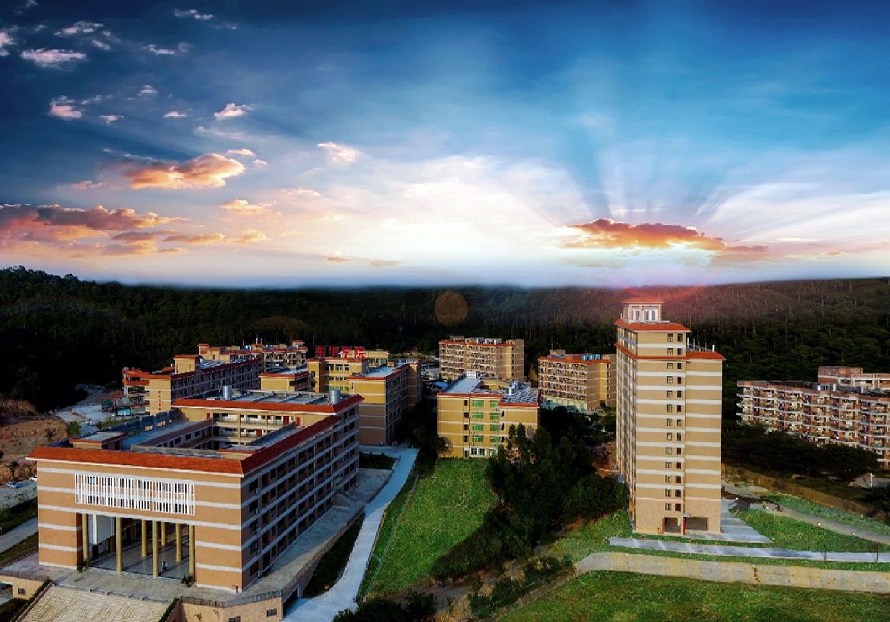 广州东华职业学院 广州东华职业学院,位于广州白云区,靠近天河区cbd