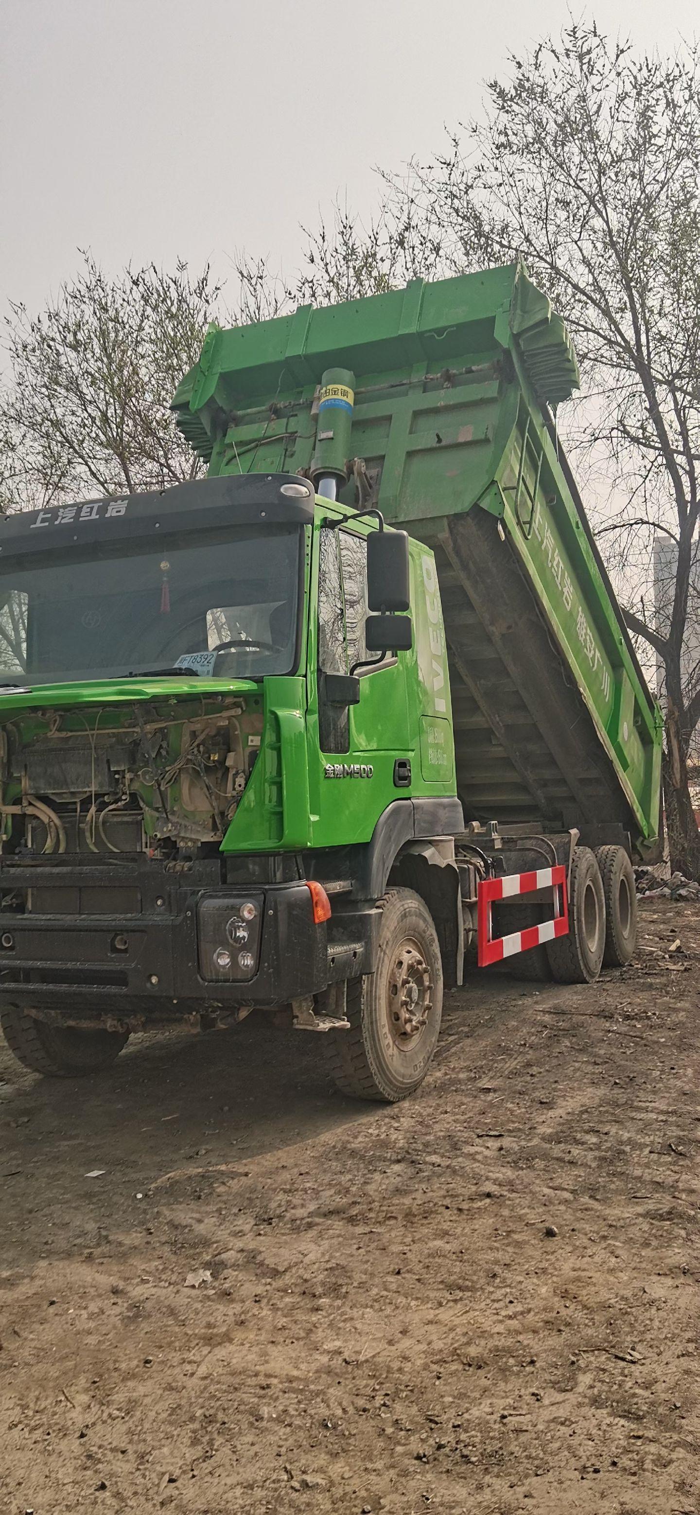 多台国五绿皮后八轮,手续齐全国五后八轮渣土车