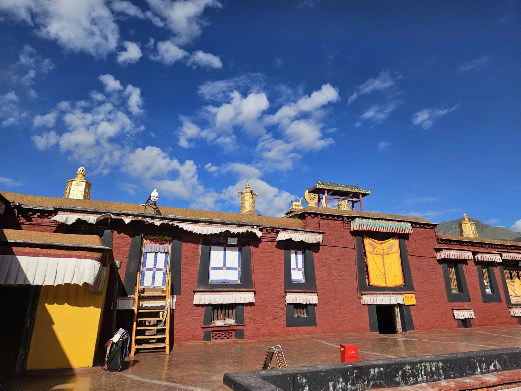 昌珠寺的镇寺之宝 昌珠寺最值得一看的就是:闻名天下的"珍珠唐卡".