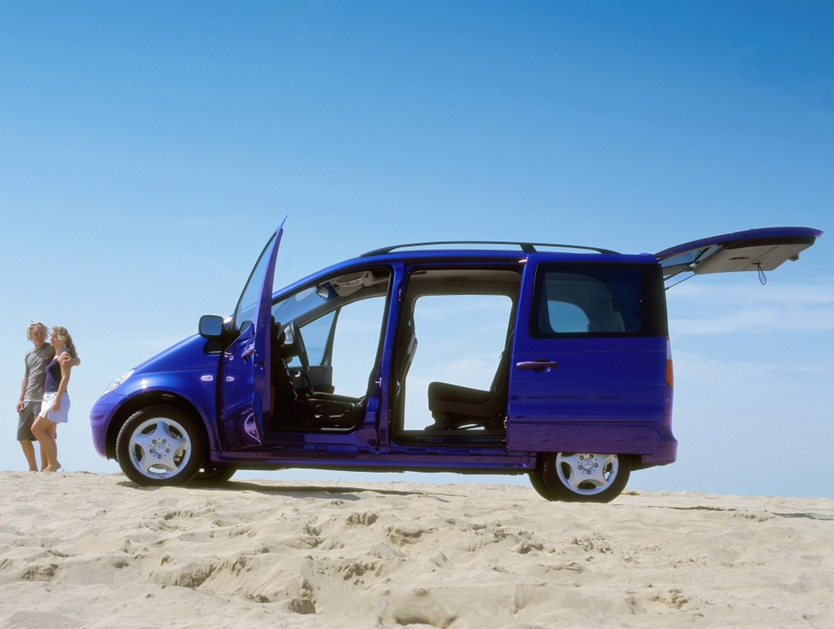 有人说它是唯雅诺青春版,其实它叫vaneo,奔驰内部代号w414,2001年发布