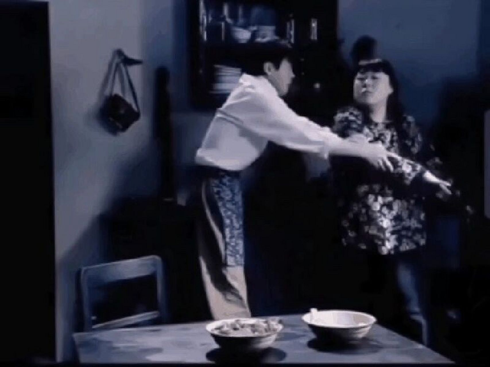 庄嫂摔碗表情包哈哈哈哈哈哈哈哈