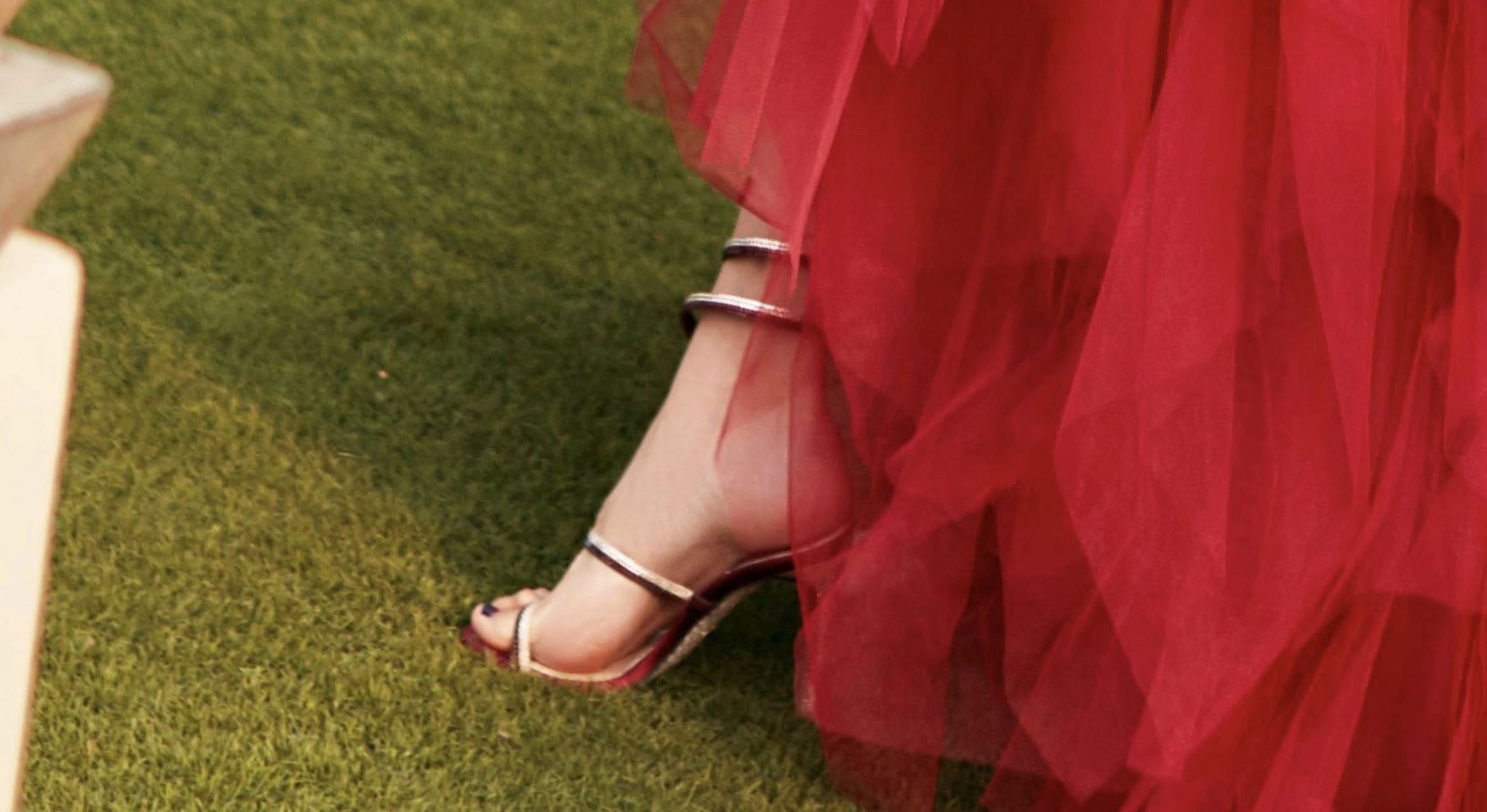 关晓彤 绑腿高跟凉鞋[爱你][爱你]