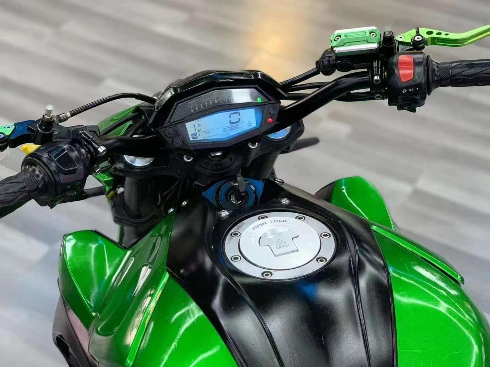 售价:13860元 包邮到家,全新川崎z1000款大蟒蛇,搭载水冷450引擎 全