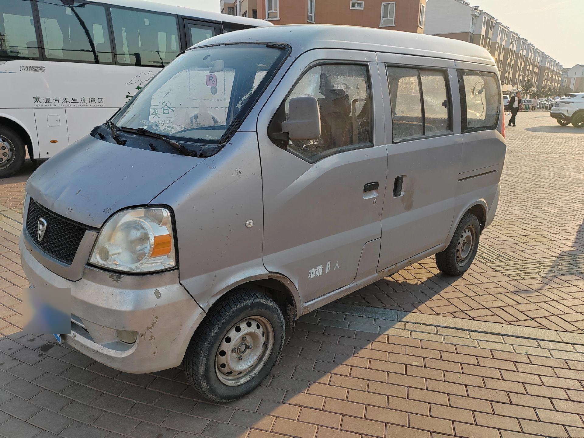 10年哈飞面包车,检车九月底,机器变速箱底盘好开着.仓库首选,两千多