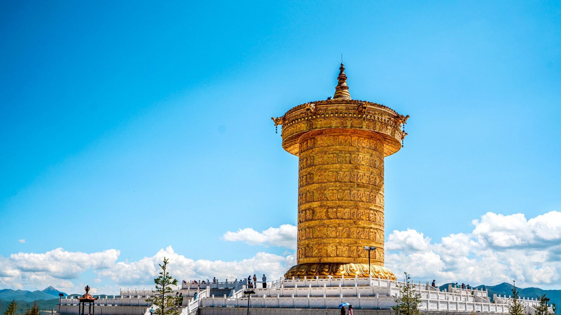 阿万仓娘玛寺 娘玛寺,位于甘南玛曲县阿万仓镇,海拔3500米.