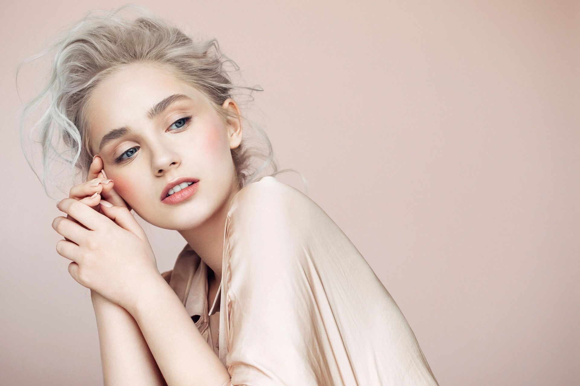 欧美女模特高清大图医美美业素材 好看 截图直接用 需要原图留言喊