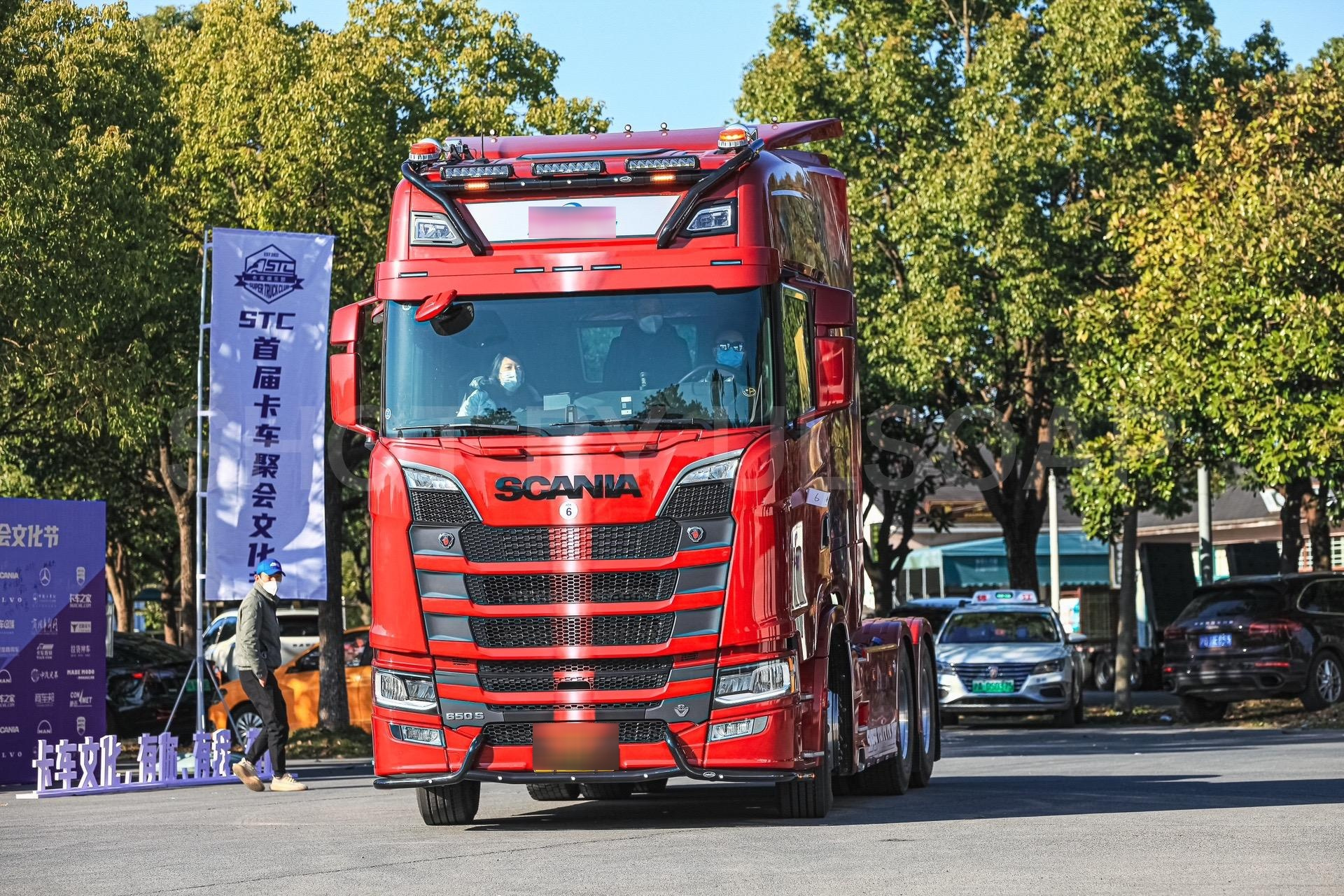 斯堪尼亚s650 v8中国特别版.摄于首届卡车文化节 擎天柱彩绘帅炸
