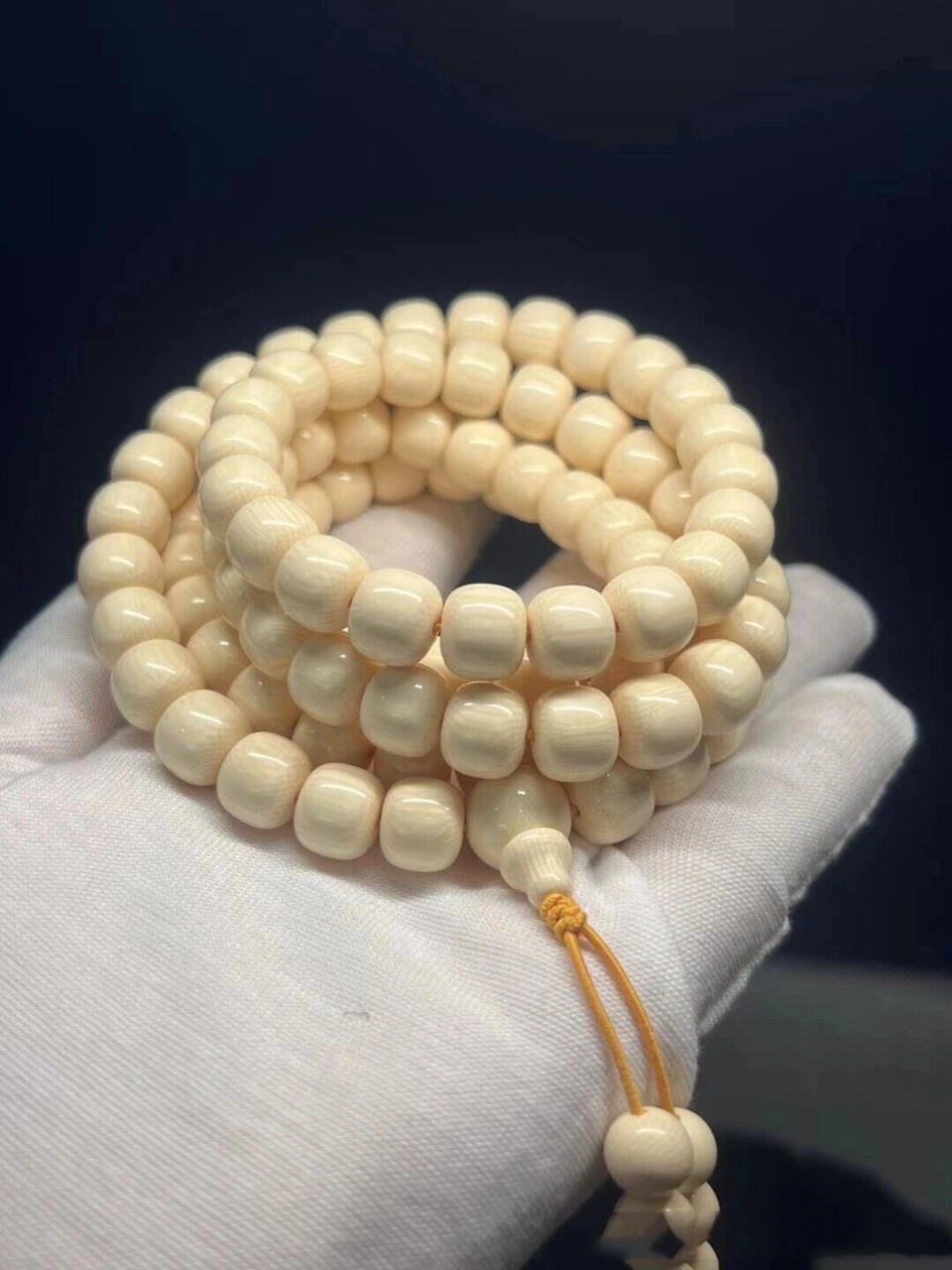 假的猛犸象牙珠子 粉丝发来一条珠子叫我帮忙鉴定一下 鉴定完毕确认为