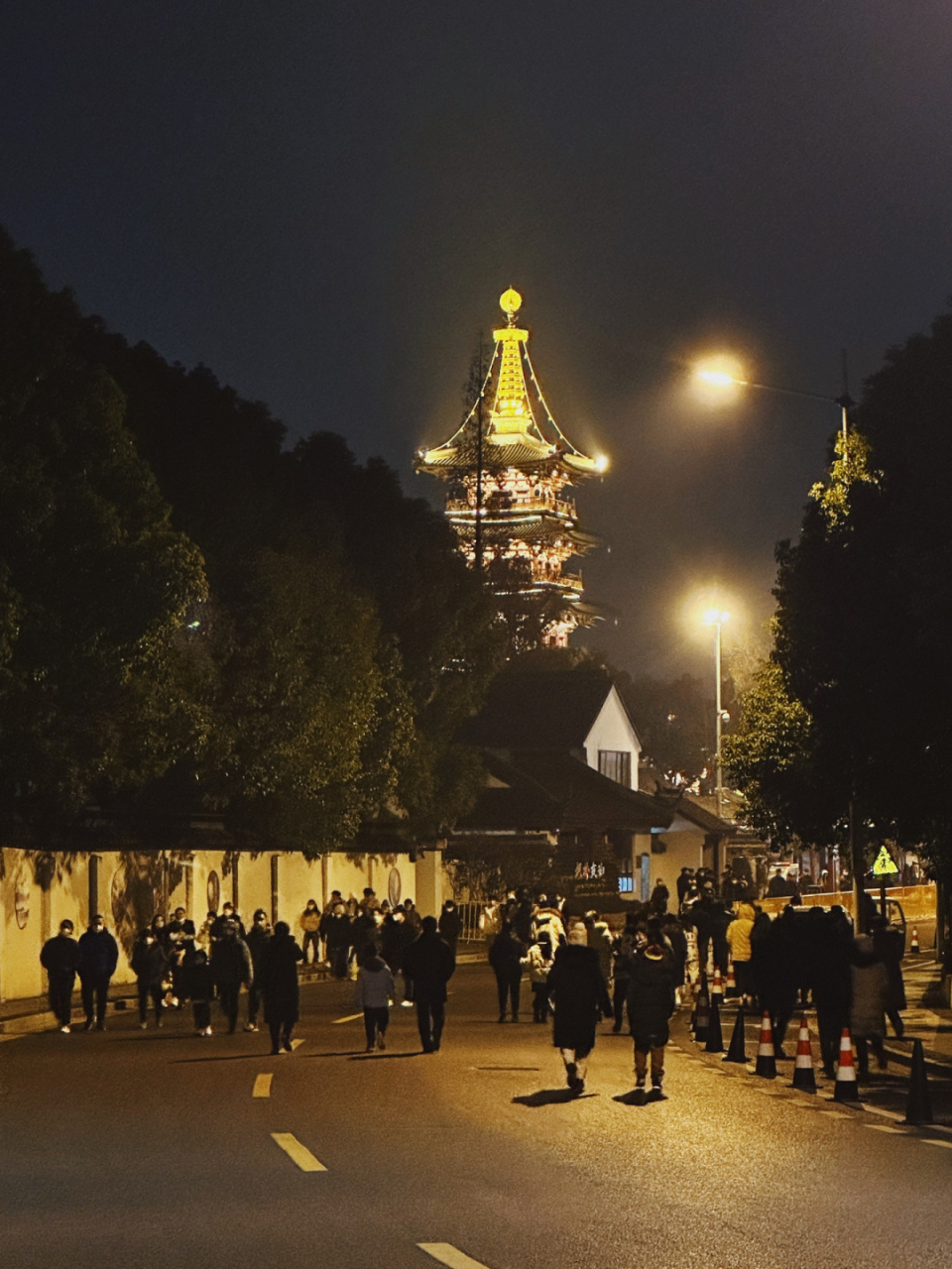 新年去苏州寒山寺穿汉服吧📷富士cc滤镜 没抢到听钟门票,直接住里面