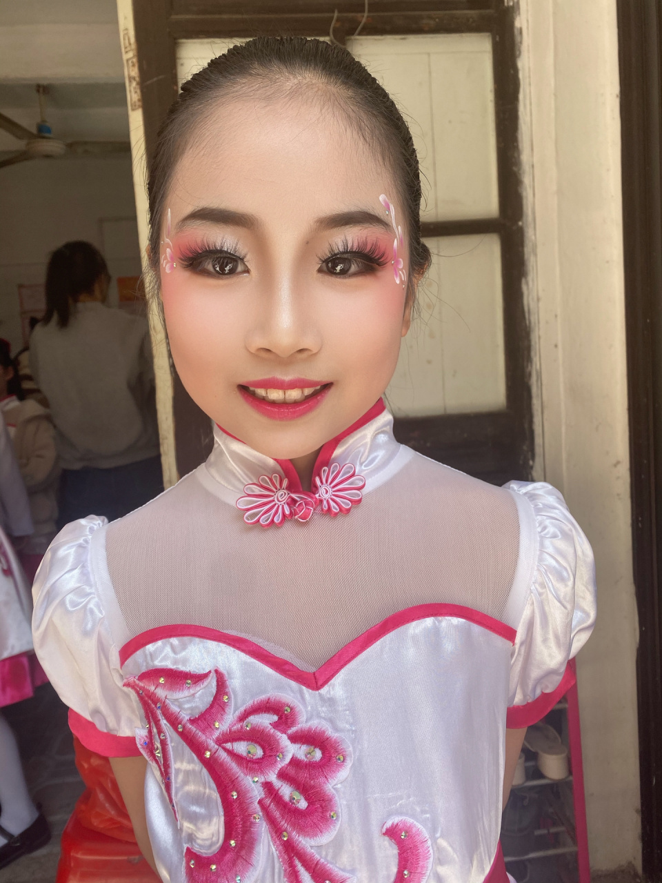 朗诵比赛简单清水妆容 简单清水妆容朗诵