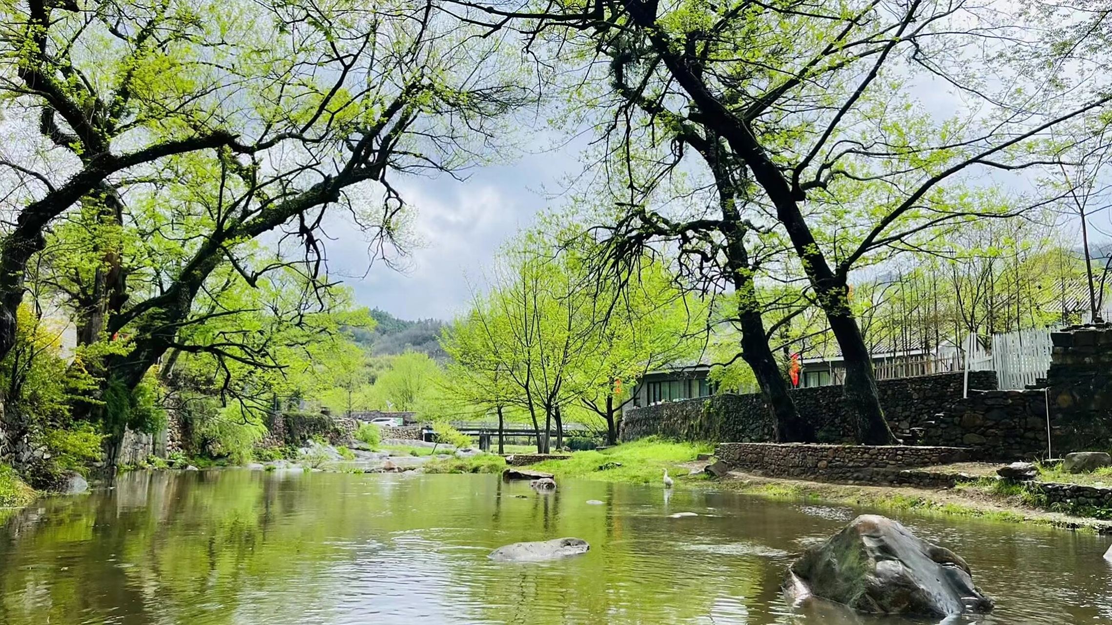 信阳新县西河古村落 信阳新县西河古村落,大山环抱,风67景如诗如画