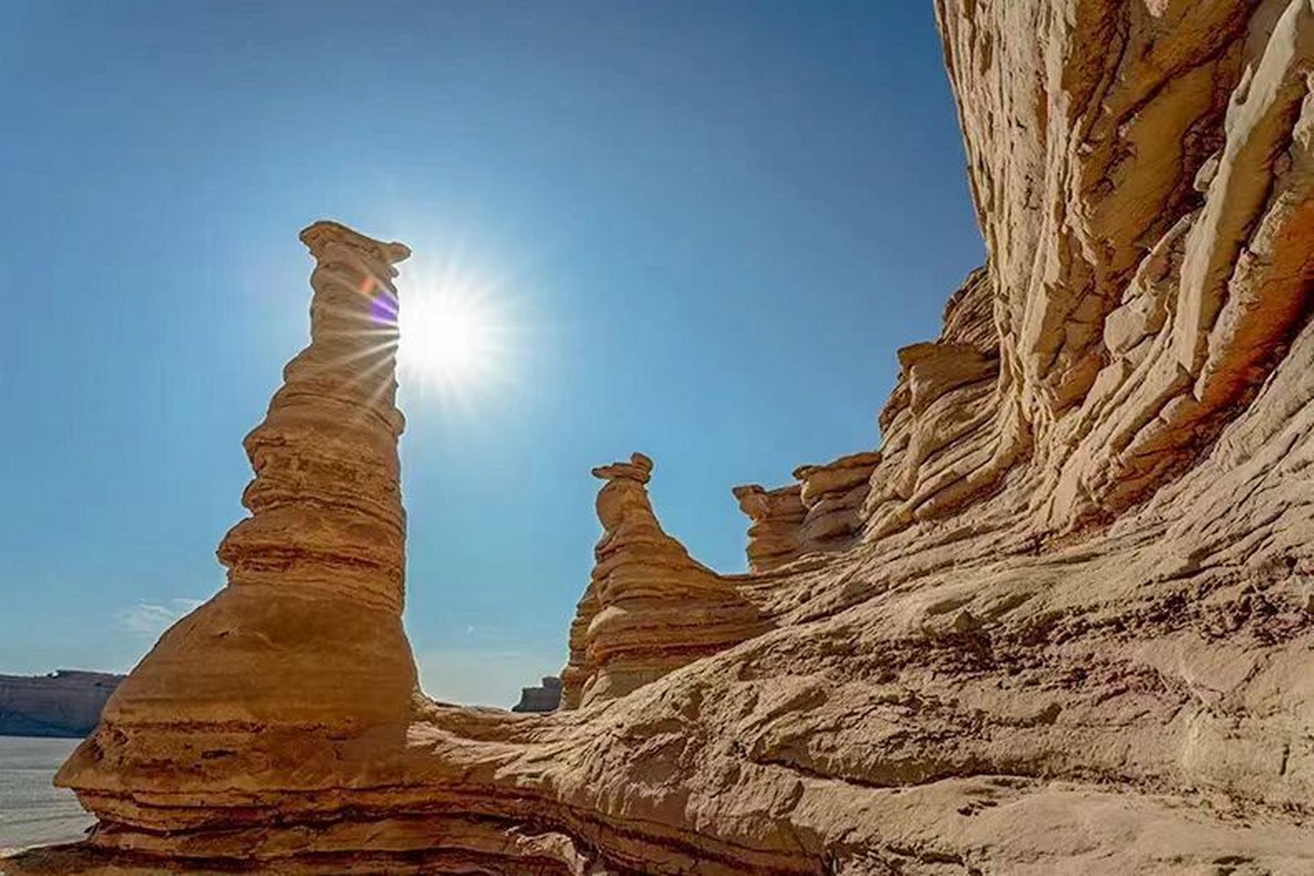 雅丹"魔鬼城" 雅丹"魔鬼城"敦煌世界地质公园雅丹园区又被称为"雅丹