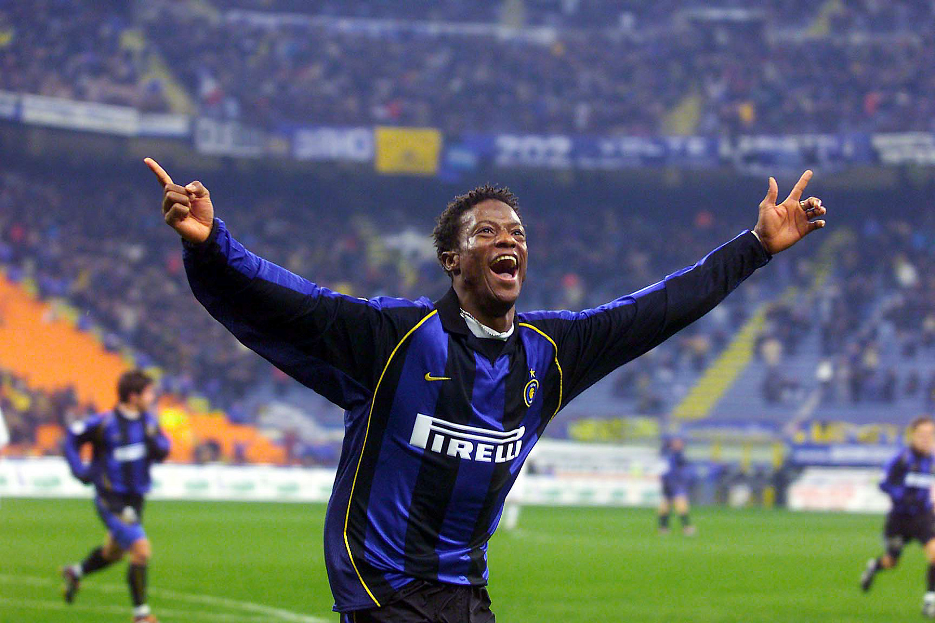 98 生日快乐  今天是国际米兰名宿卡昂的生日,让我们为他送出衷心