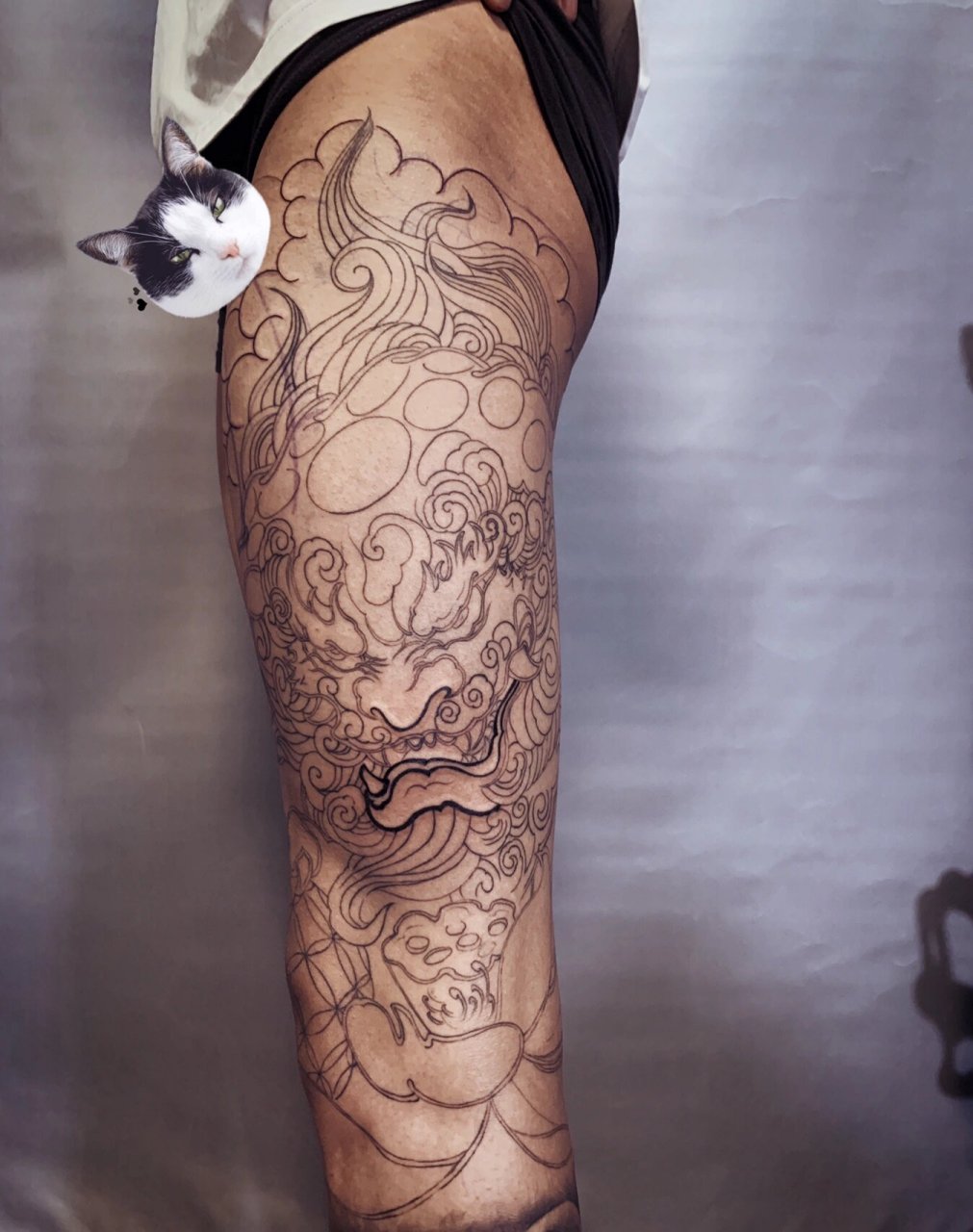 新传统唐狮设计 (大腿)      顾客小腿有纹身想要衔接大整个大腿 要求