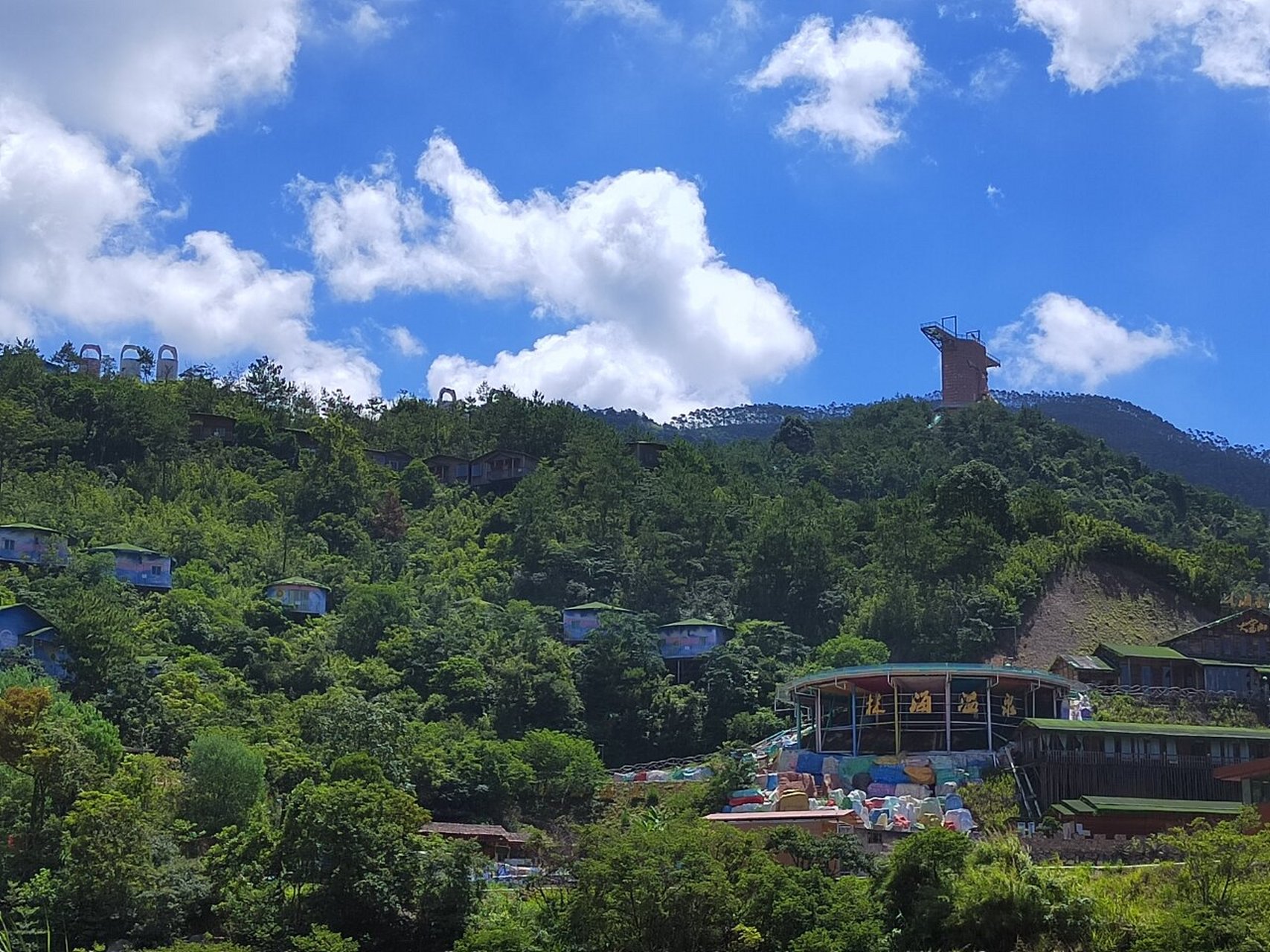 梅州市丰顺县大宝山旅游度假区 环境:空气质量好,游客不多,幽静.