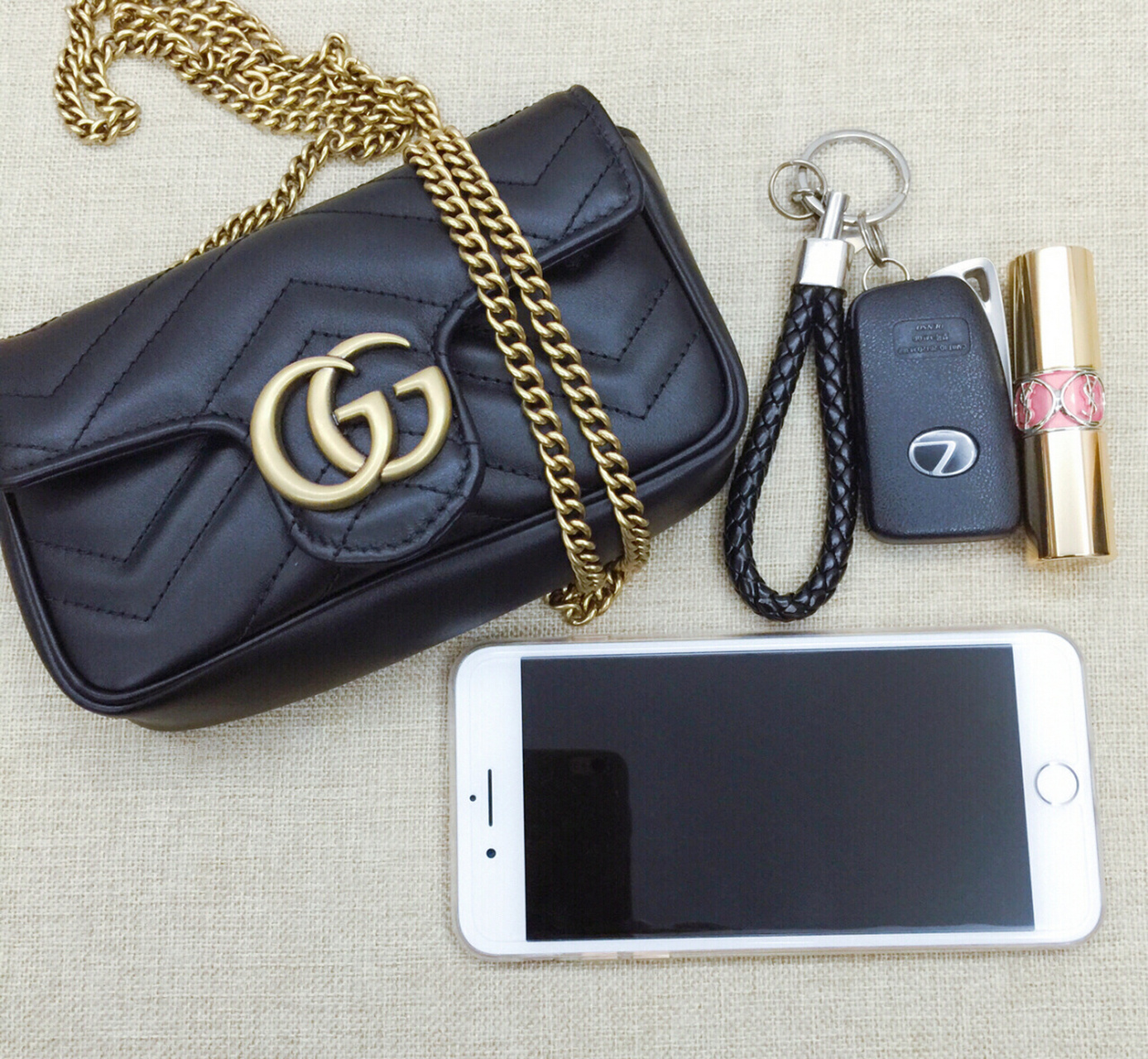 入门gucci小黑包,新手玩家经典必备[得意][得意] 女人天生就败家,包治