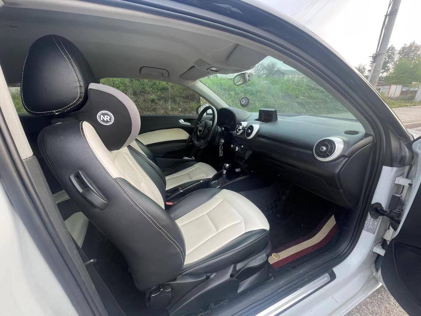 到店12年奥迪a1两门四座,1.4t,价格便宜4.xx万