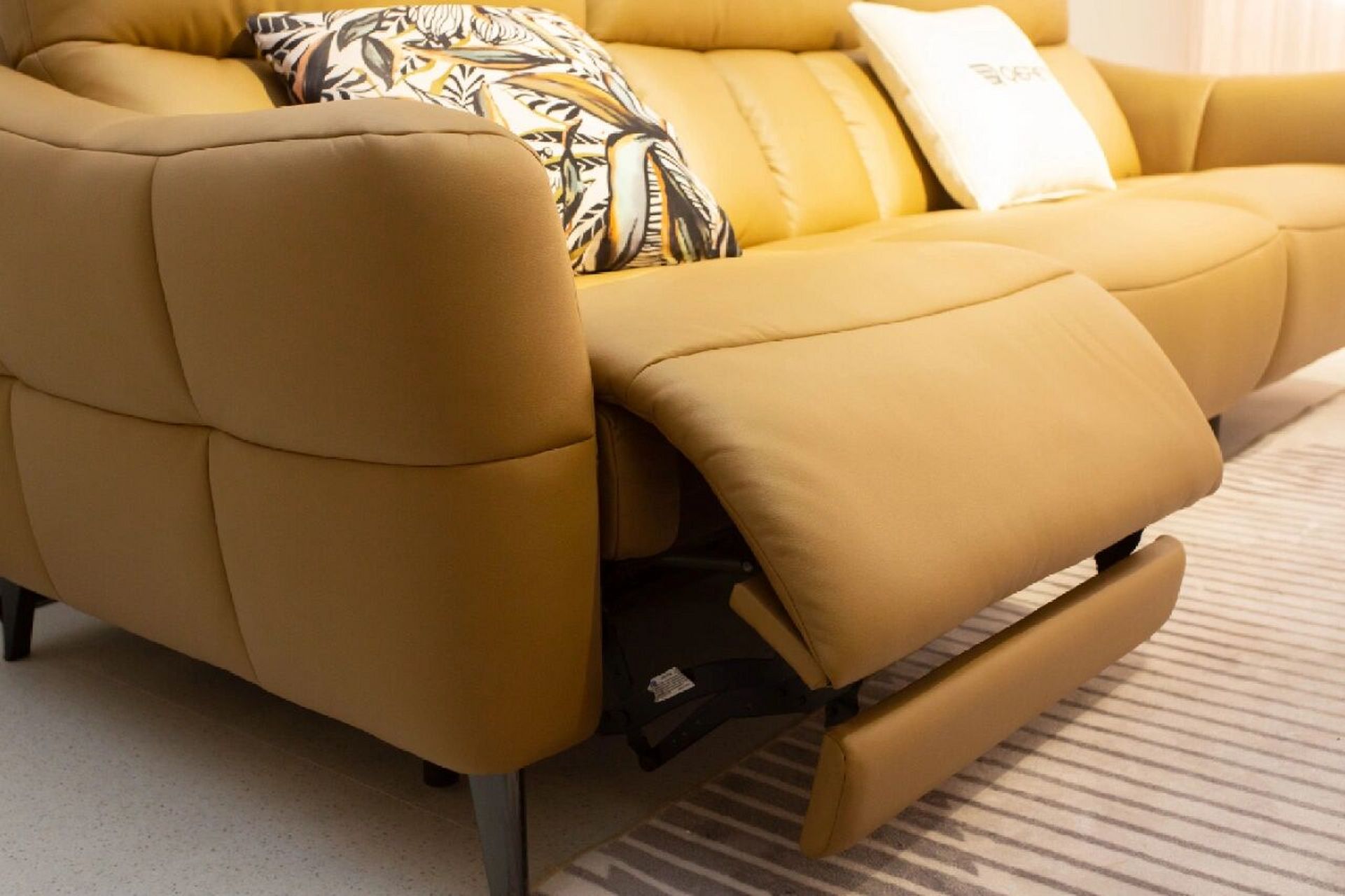 好物推荐 琪辉功能沙发 92这是一款采用现代简约时尚款的功能沙发