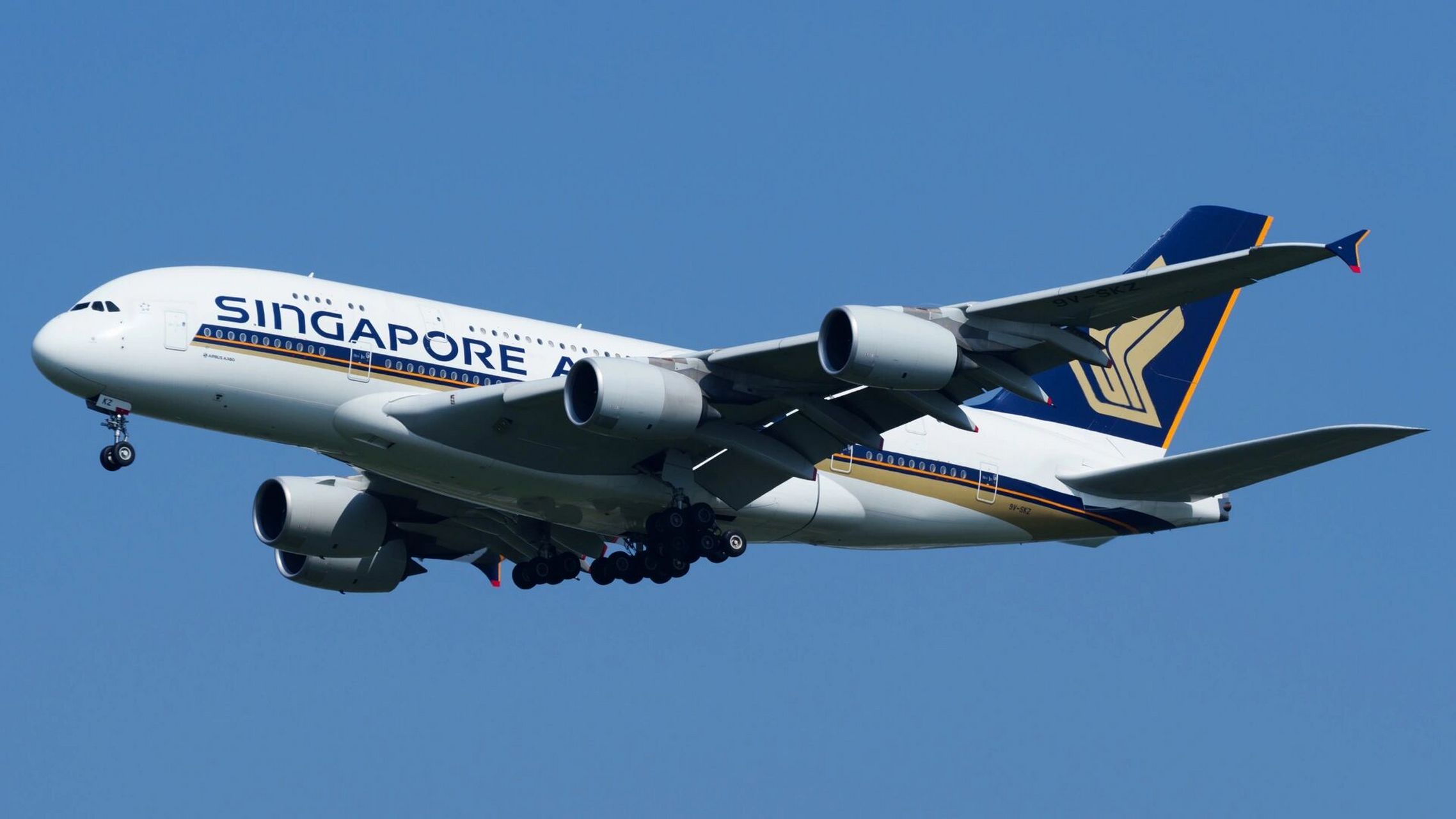 新加坡航空a380|香港-新加坡 p1 去upper deck参观了first太豪华了 递