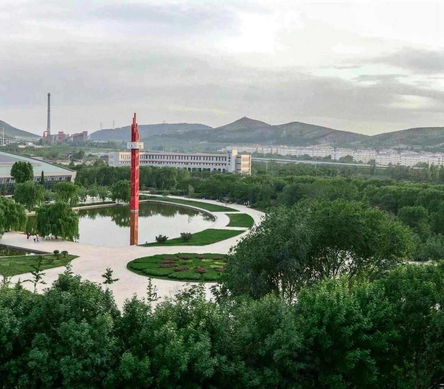 山东管理学院风景篇～  这是咱们山东管理学院的标志性地标,教学楼有