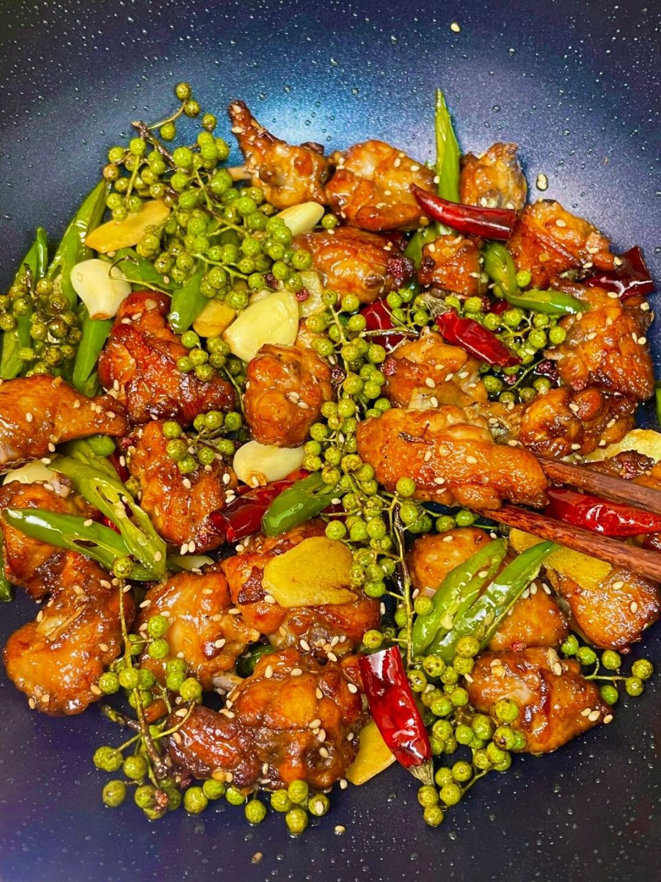 这道藤椒鸡翅真的给我香迷糊了!