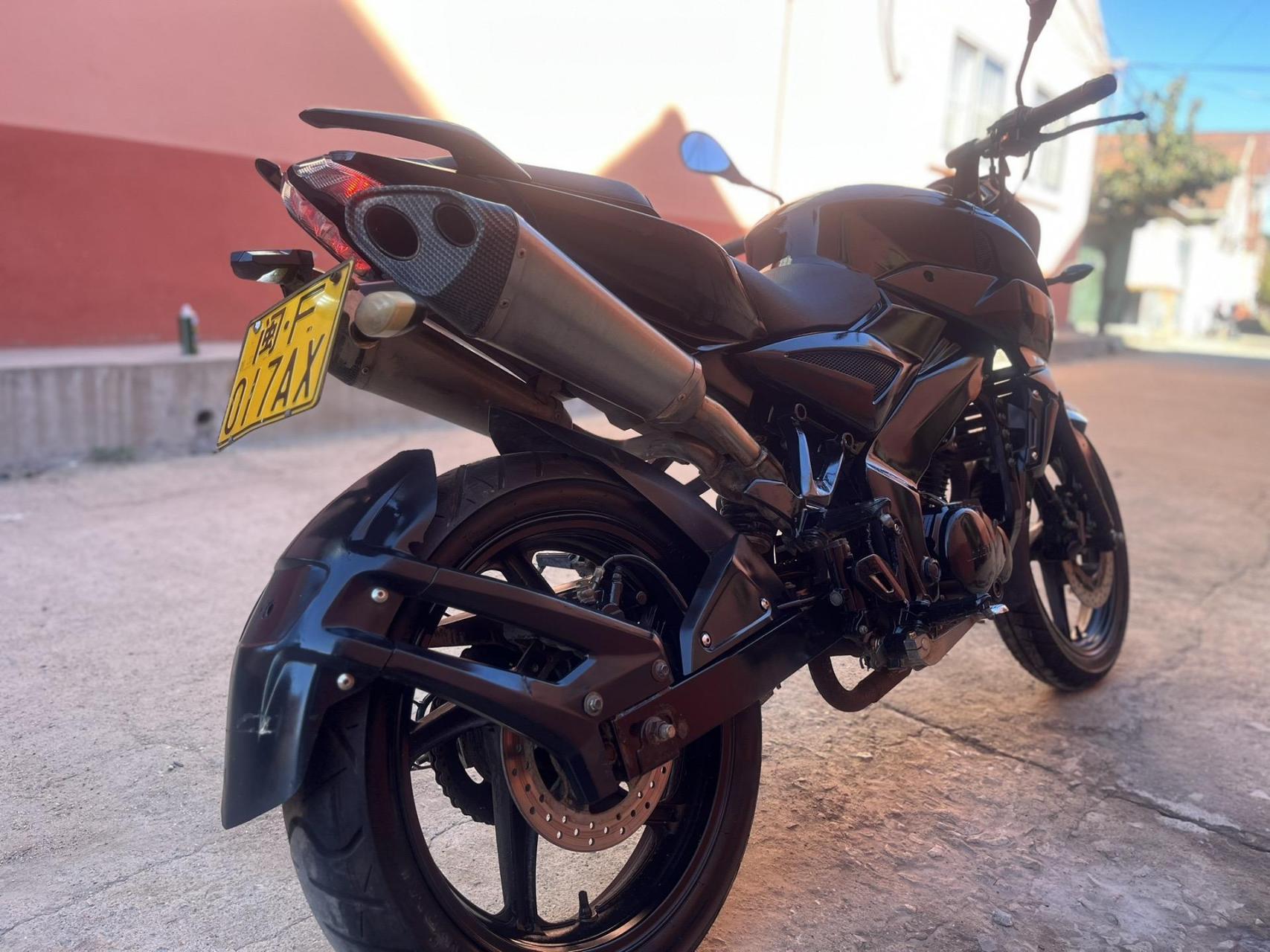 最新到货宝雕款大黄蜂250,牌证齐全必须过户!