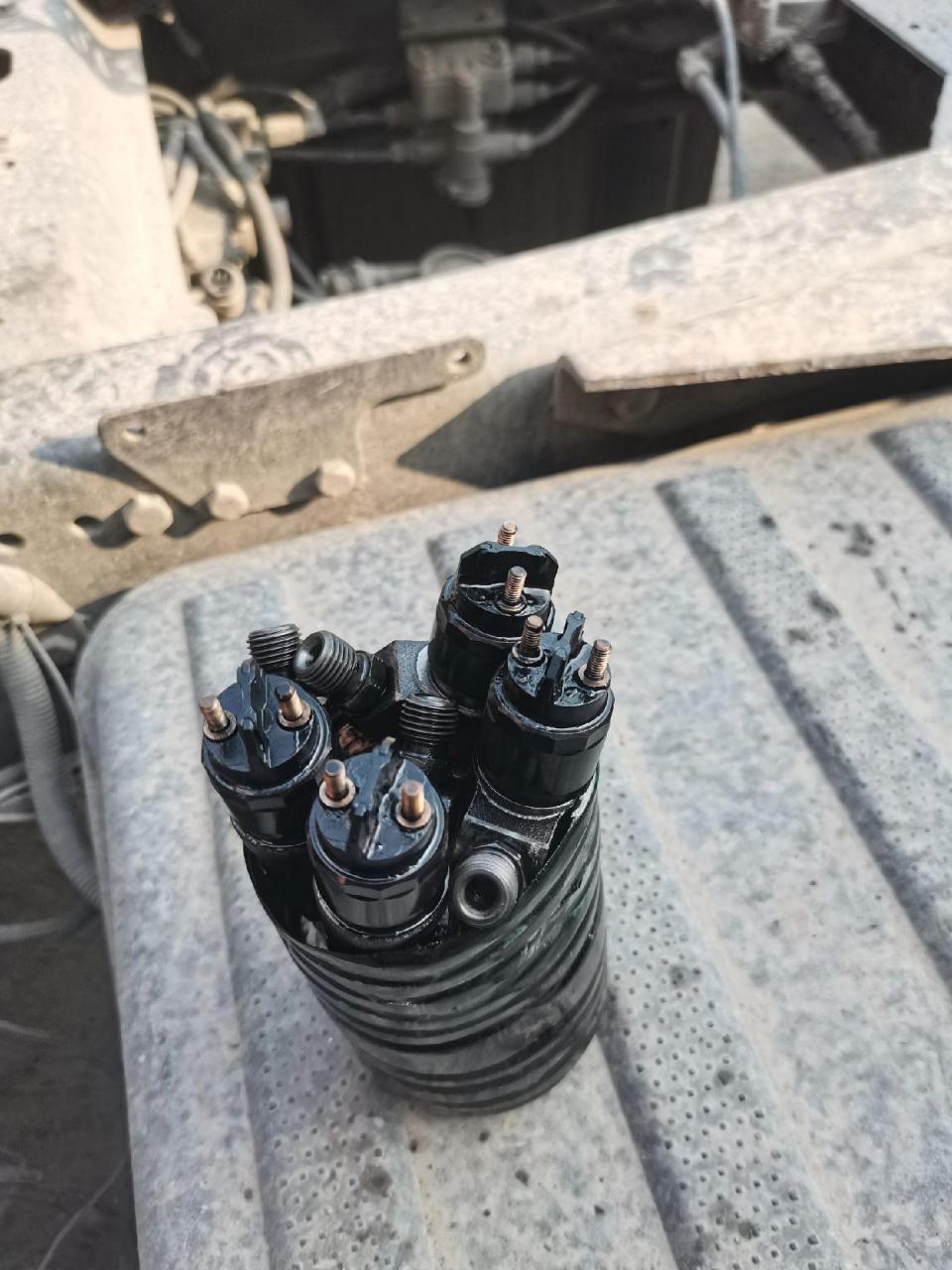 红岩杰狮没力  加不上油  熄火.校油嘴治百病