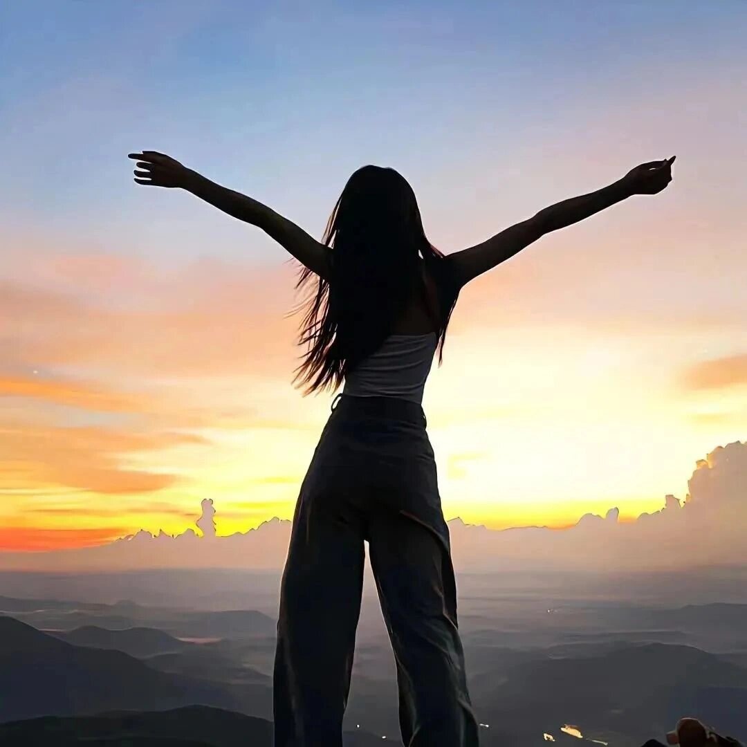 背影氛围感女头@夏不知丘寒的动态