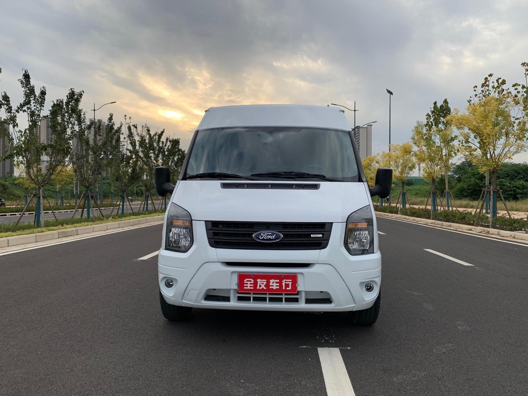 2t,路虎同款发动机,加长版七座小型客车,全车原版,少量划痕补漆,一手