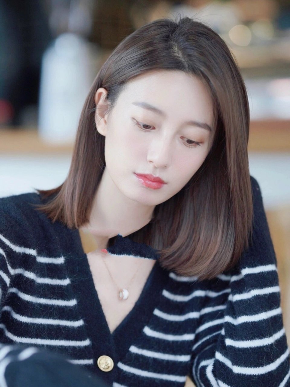 气质温柔免打理齐肩锁骨发/适合肉脸大饼脸 9292这是一款巨气质显