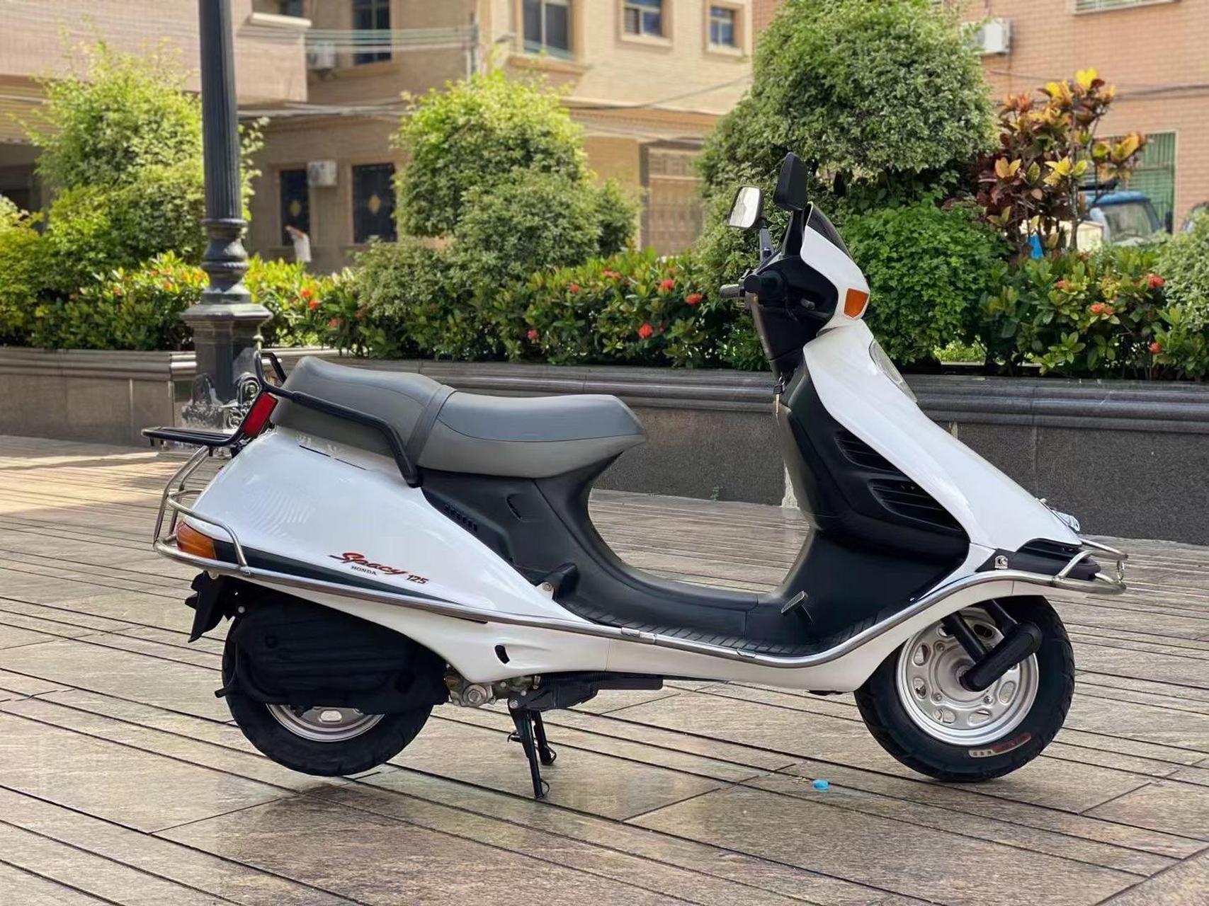 一代经典-进口本田大白鲨125cc 水冷机器无任何拆修 电路水路一切正常