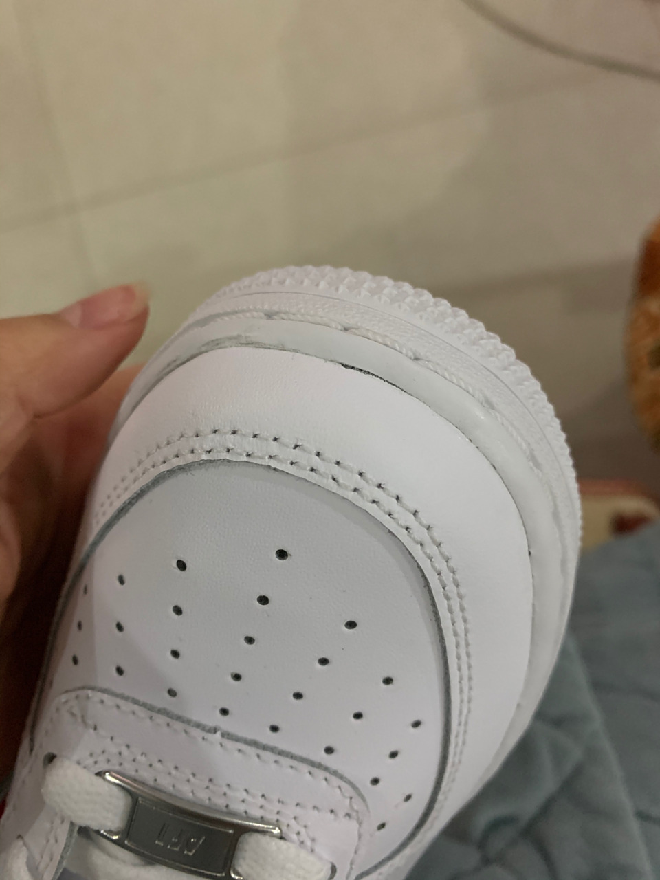 刚到手的空军一号居然有点开胶了 没想到,品控这么