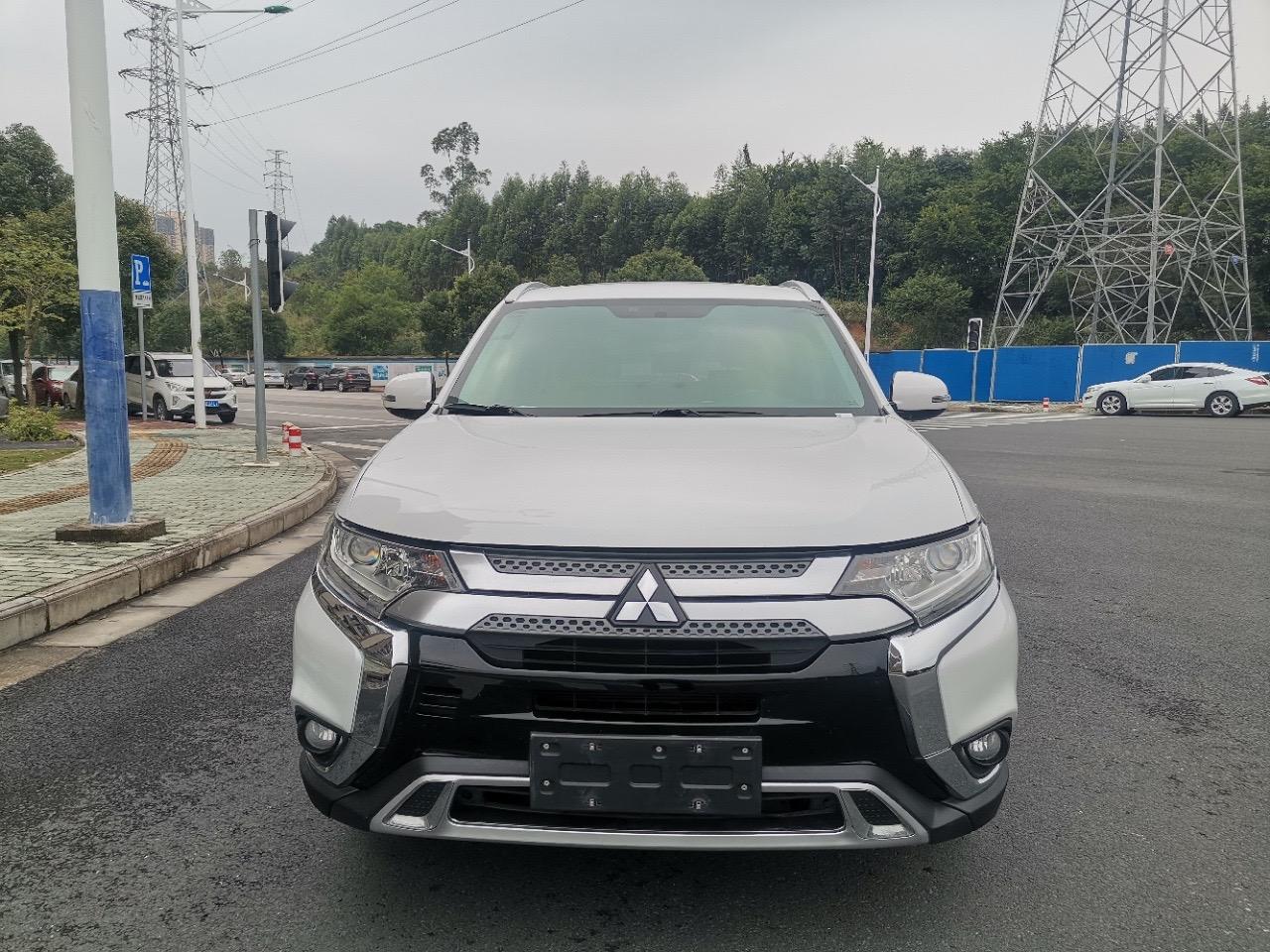 品牌:三菱  欧蓝德   2020款2.0l两驱畅享年份:2020年6月价格9.