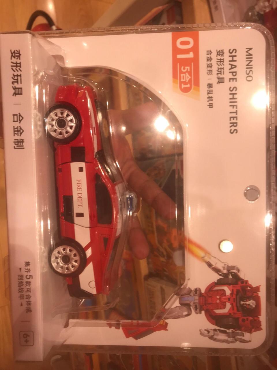 名创优品合金变形玩具警车款变形金刚
