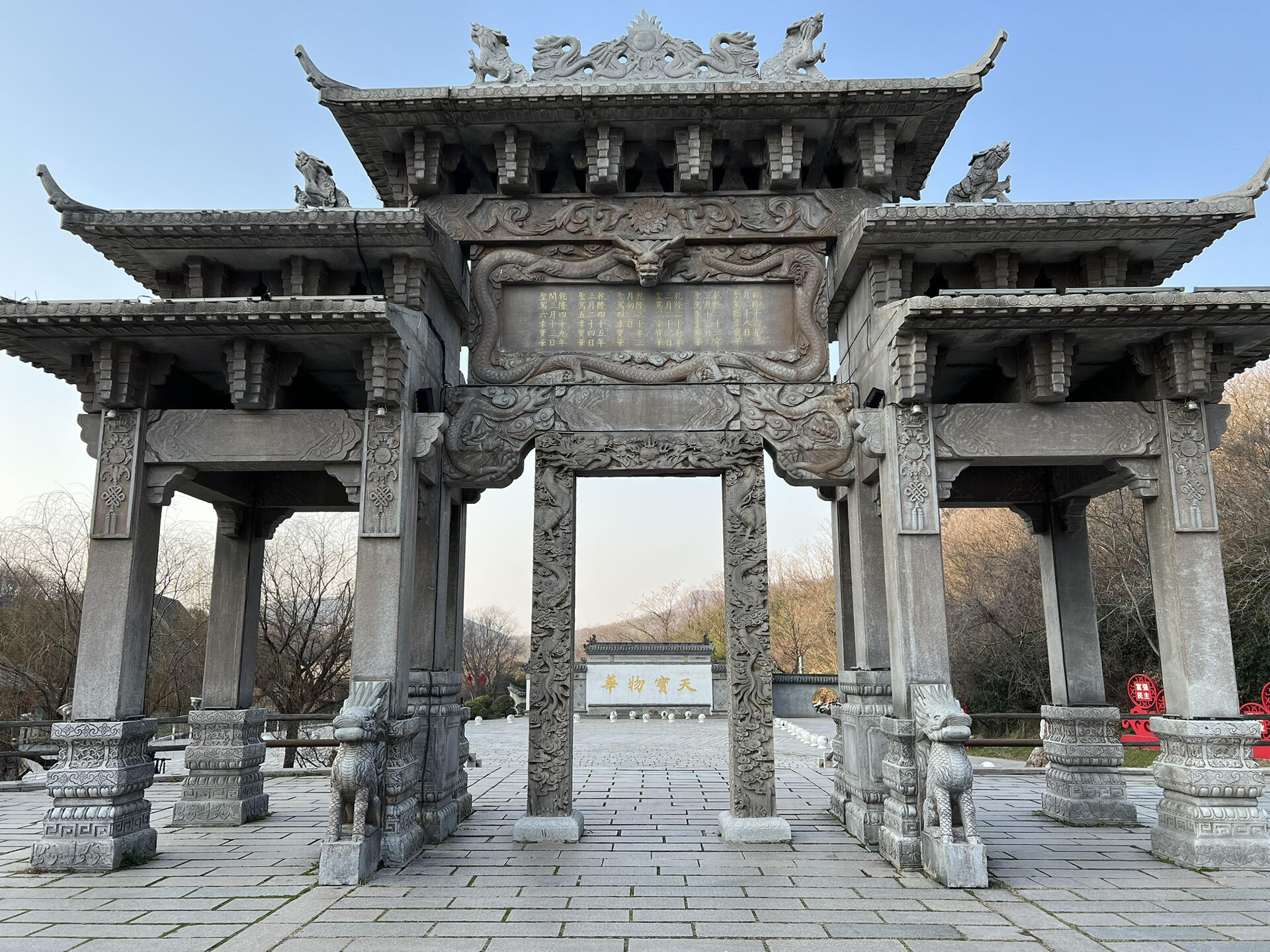 宝华千华古村 千华古村位于句容宝华山脚下,建筑风格是明清时期的经典