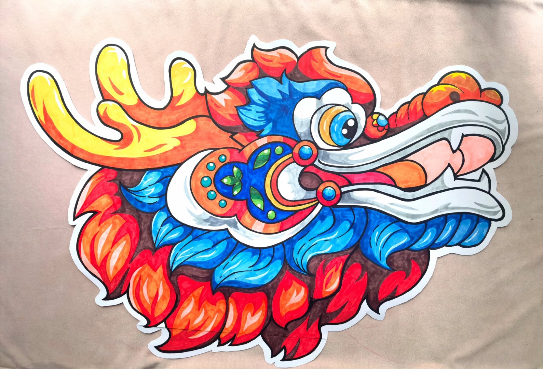 马克笔手绘中国龙 幼儿园新年作业,马克笔涂了个大龙头,附加龙尾一条