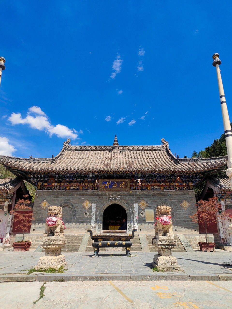 五台山清凉寺 五台山清凉寺,位于中台南瓦厂村东北的清凉谷,距台怀镇