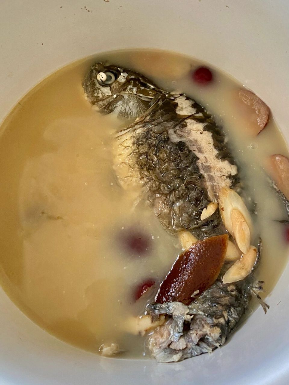 黄芪鲫鱼汤图片