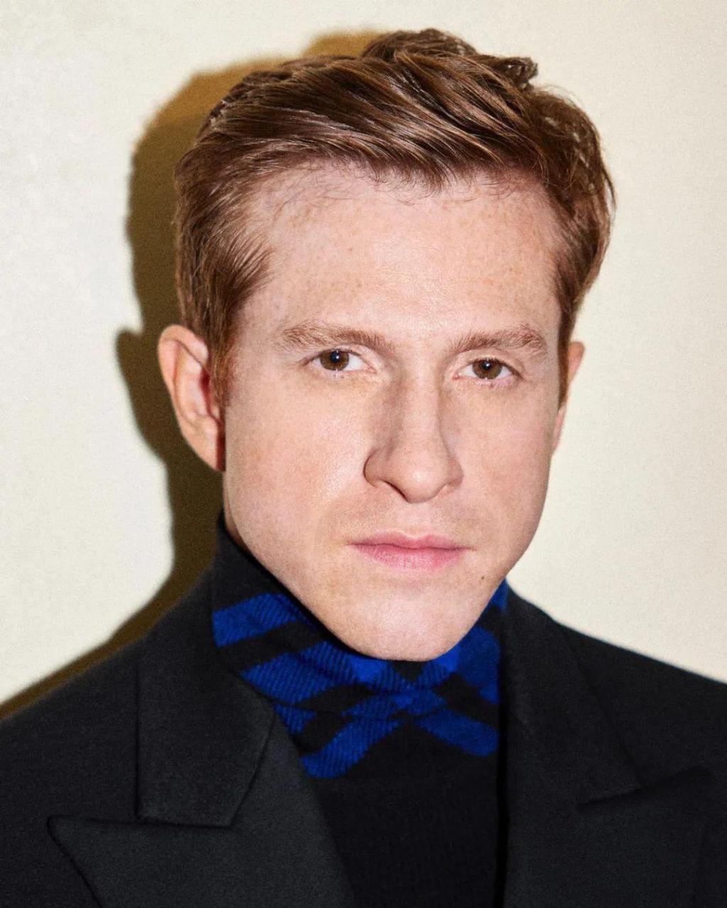 最近,英国设计师 daniel lee(丹尼尔·李)为英国百年经典品牌博柏利