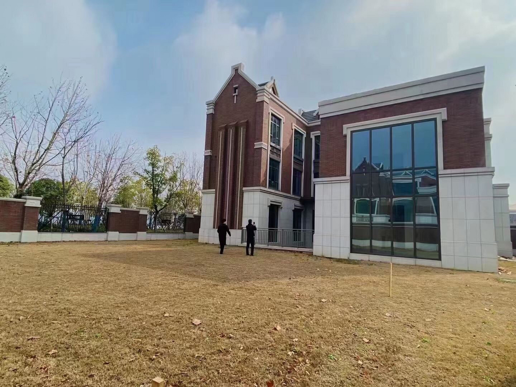 武汉最豪的独栋别墅,二环邻湖,土豪可以看 招商公园1872临湖别墅来咯!