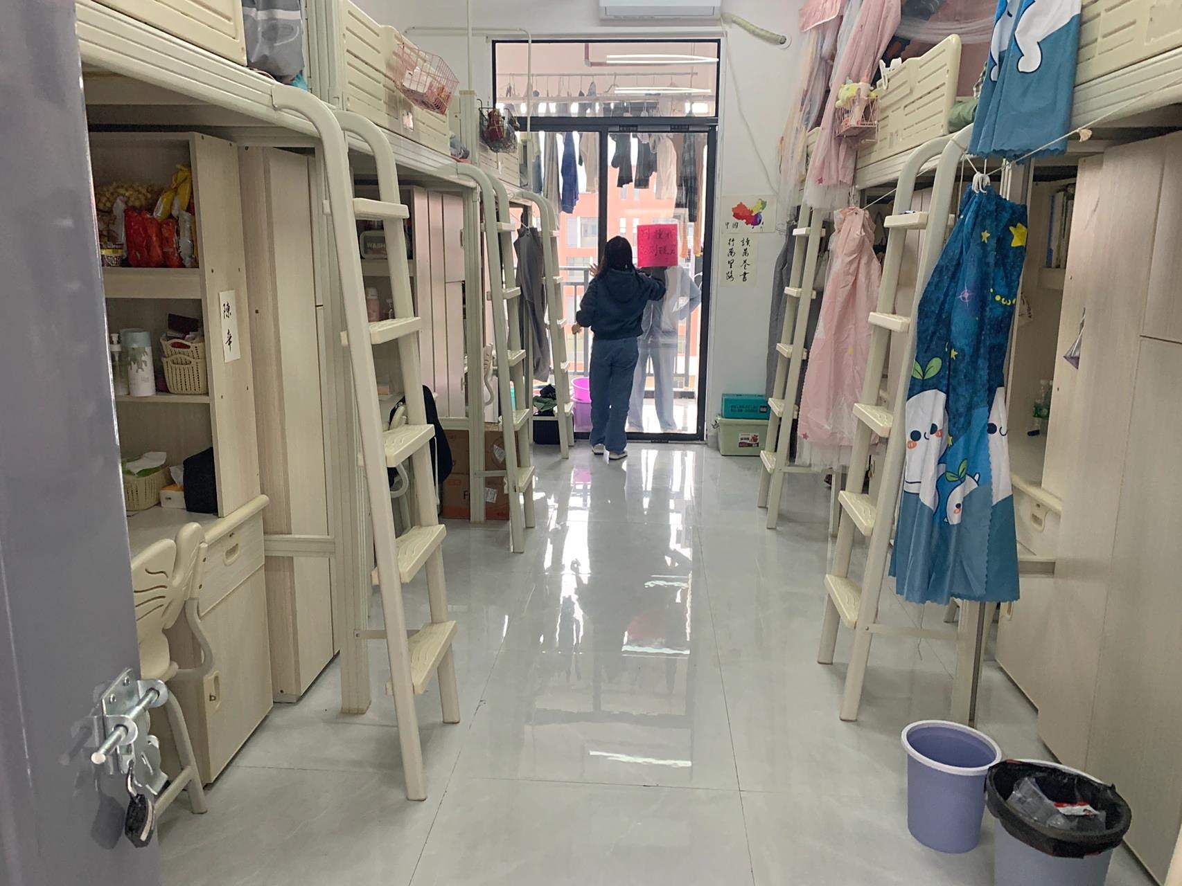 宜春职业技术学院 宿舍真的很不错 六人间 上床下桌 空调热水器饮水机